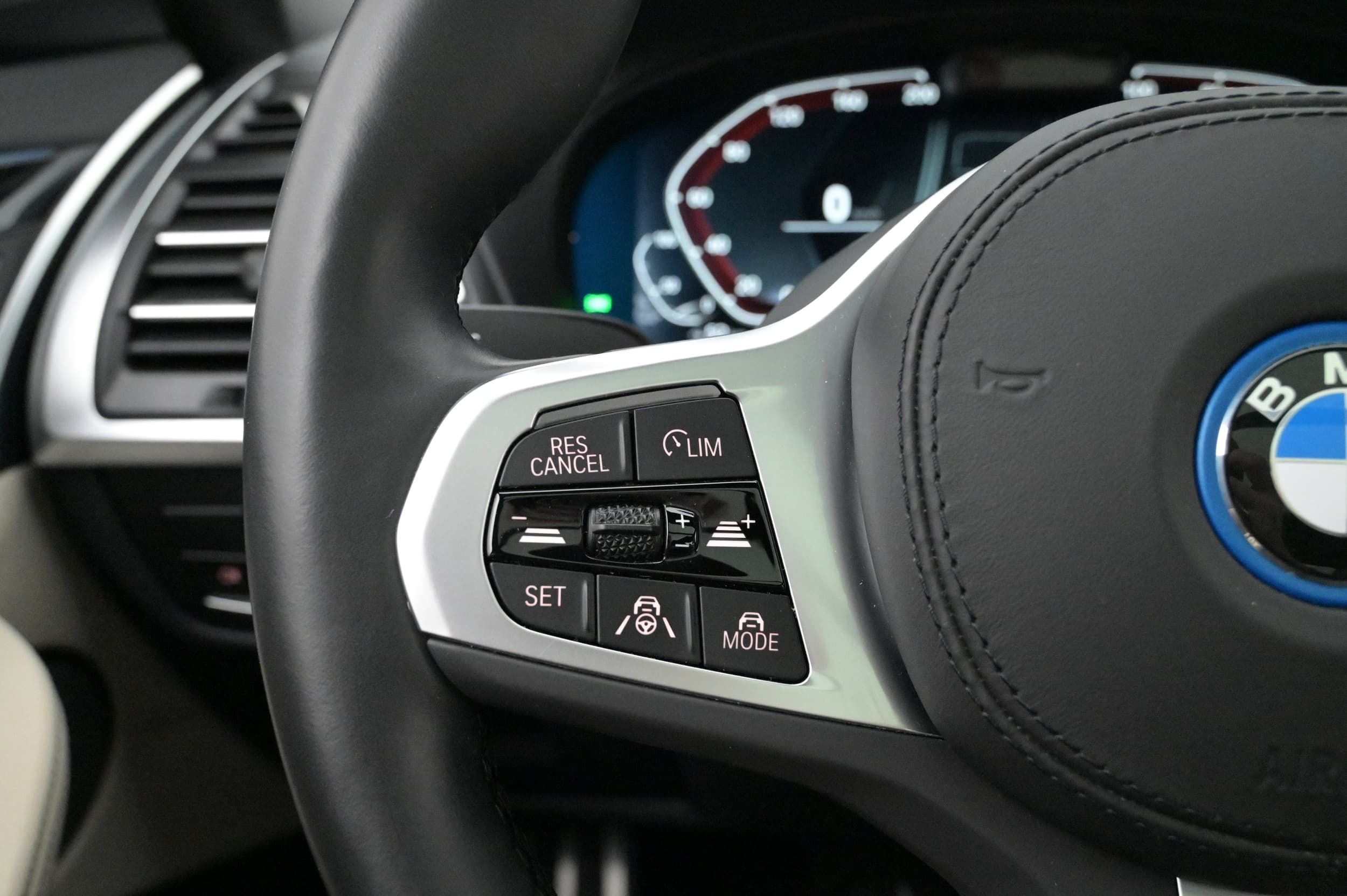 Driving Assistant Professional med adaptiv farthållare