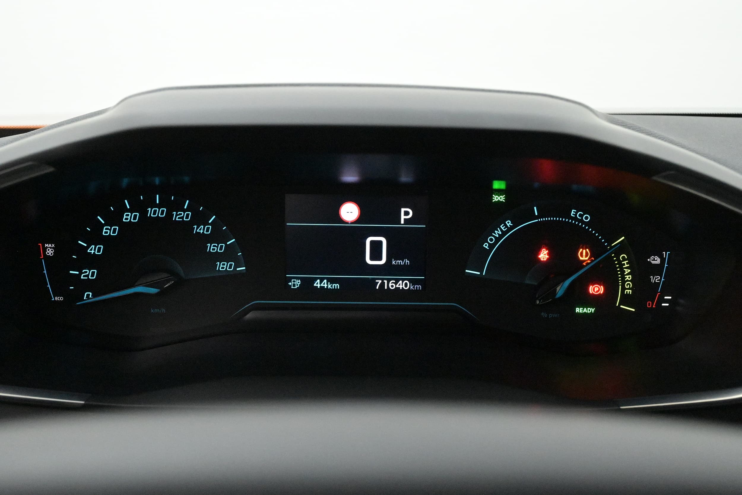 Peugeot e-2008