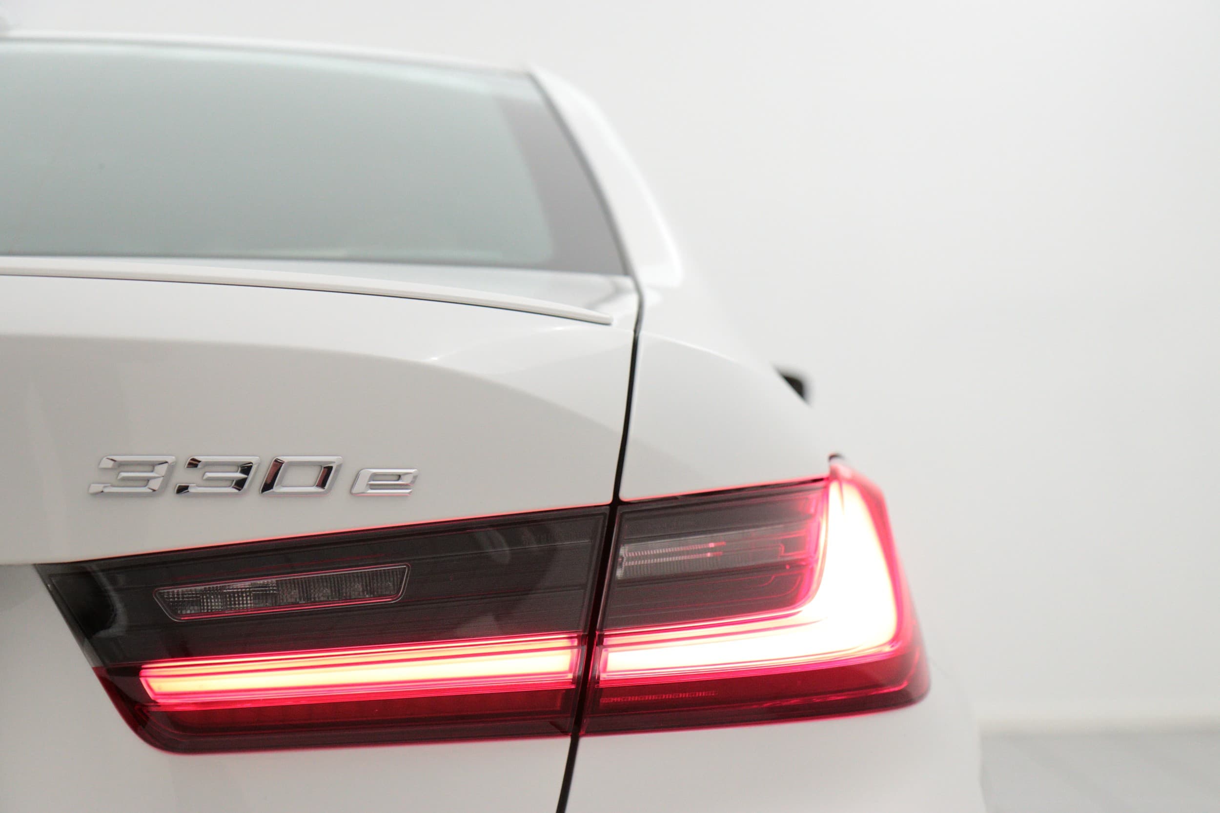 BMW 330e 