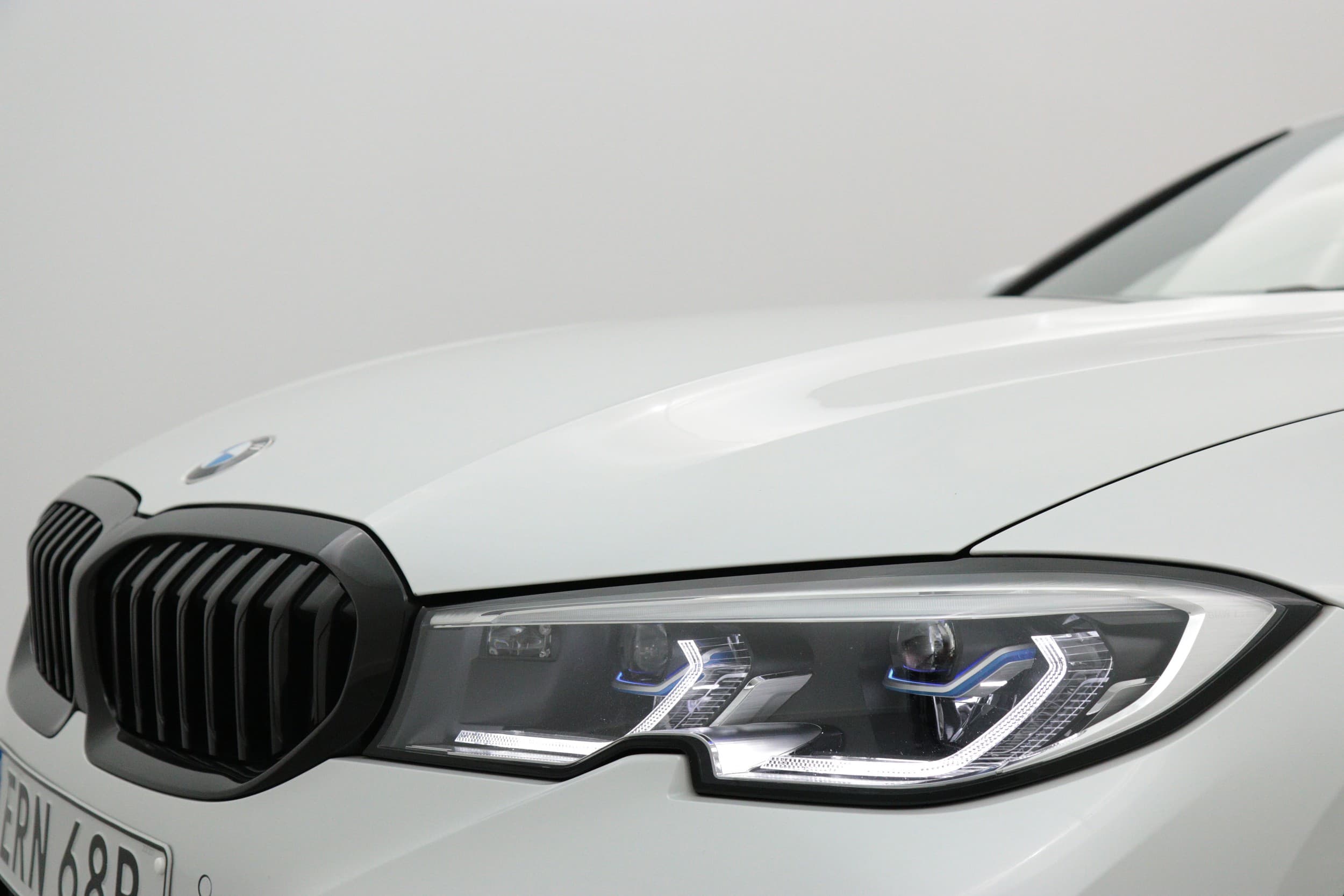 BMW 330e 