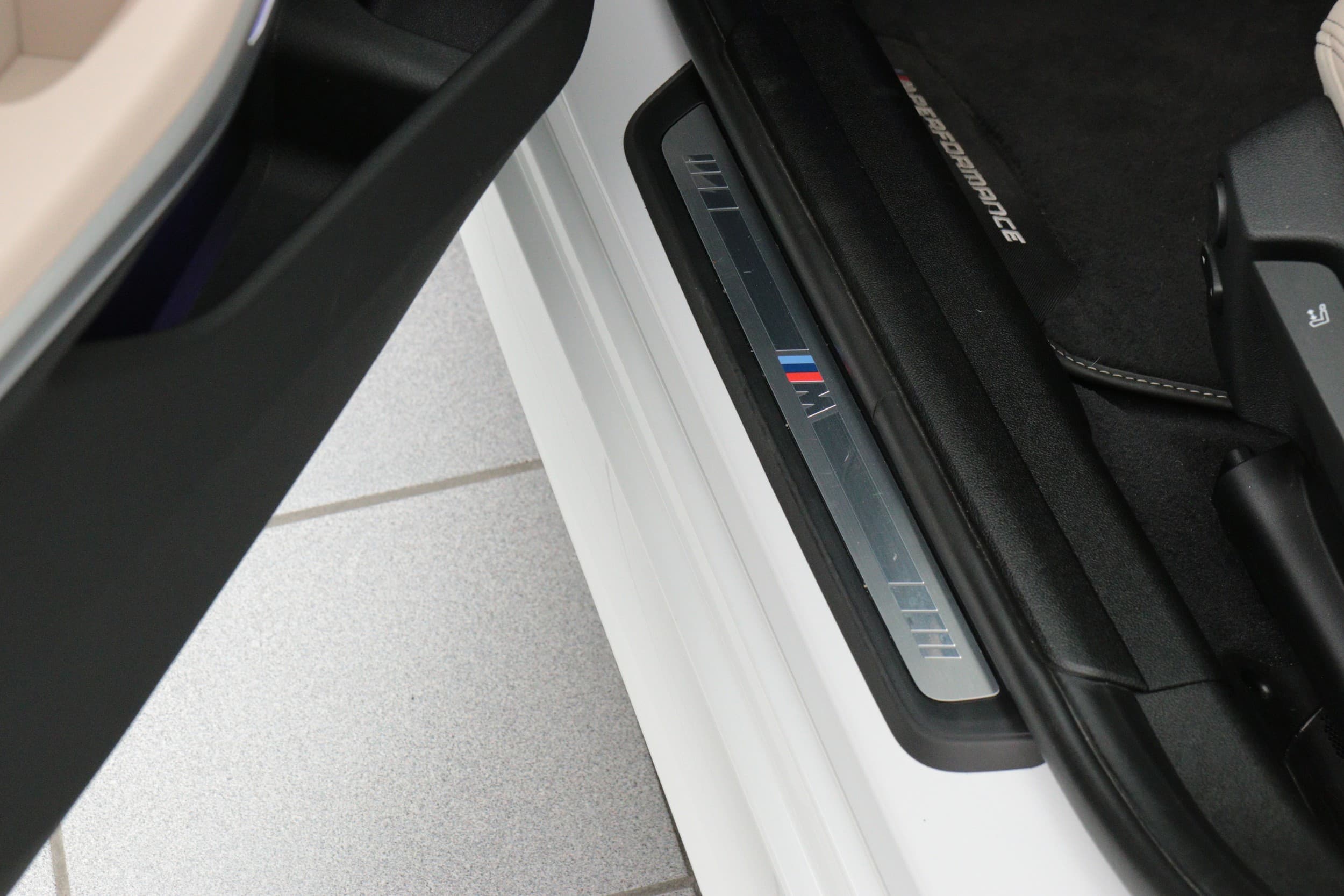 BMW 330e 