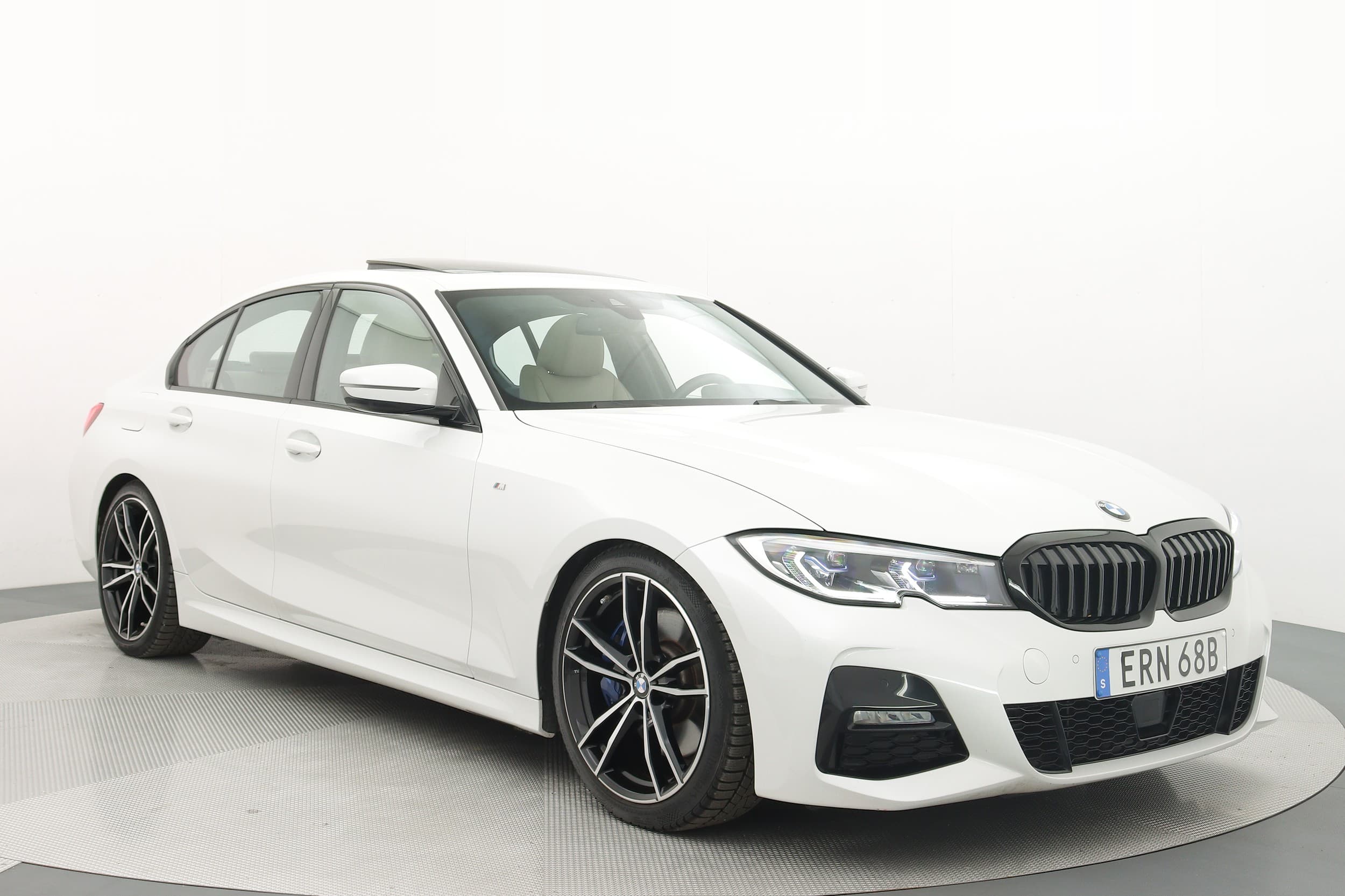 BMW 330e 