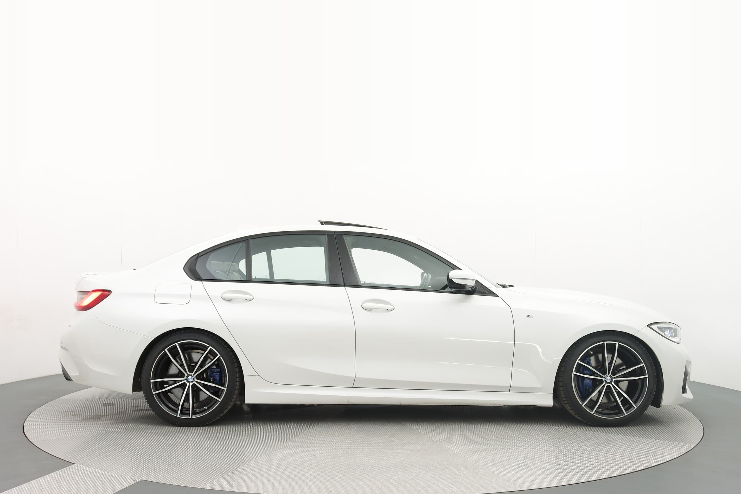 BMW 330e 