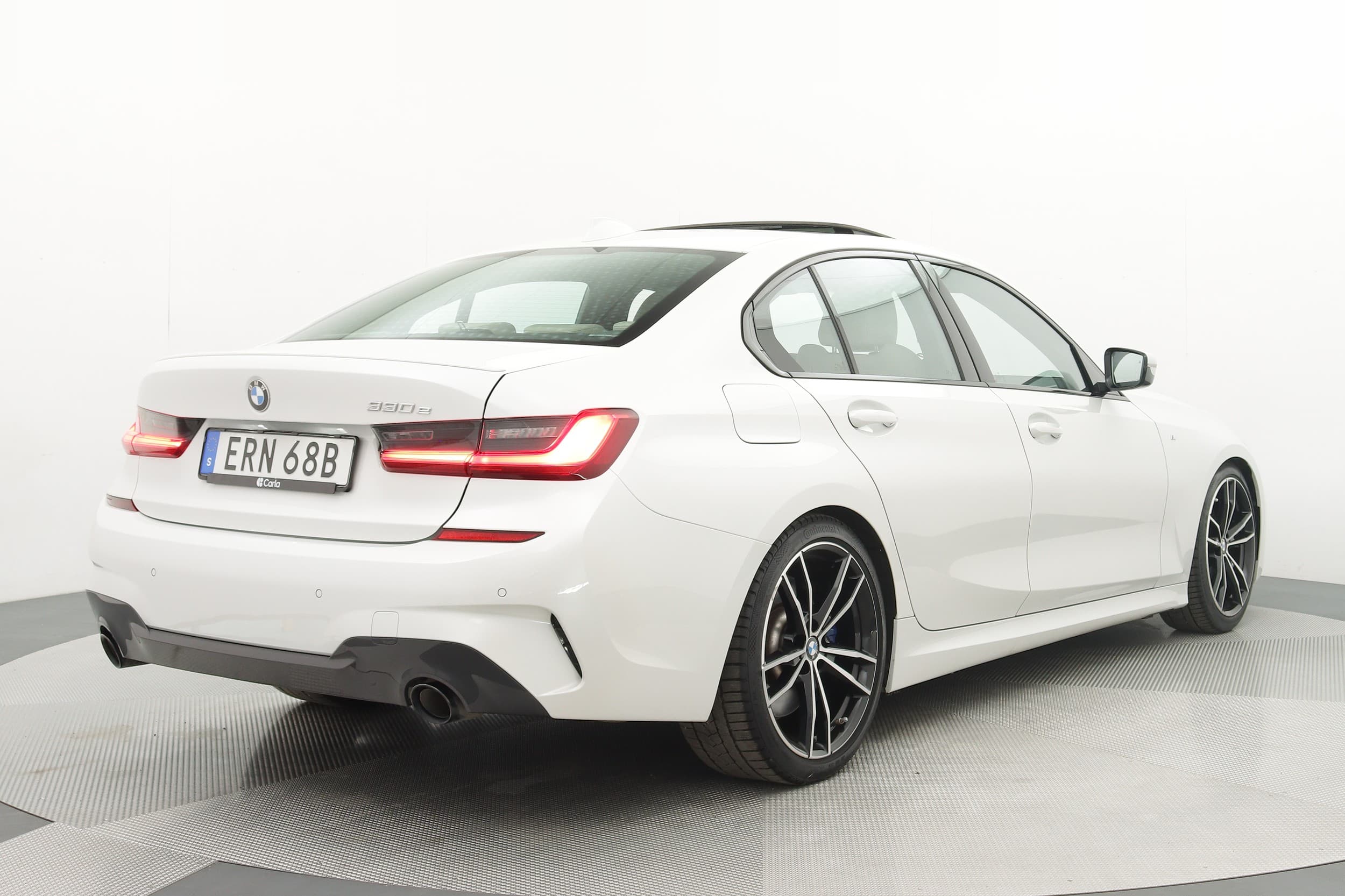 BMW 330e 