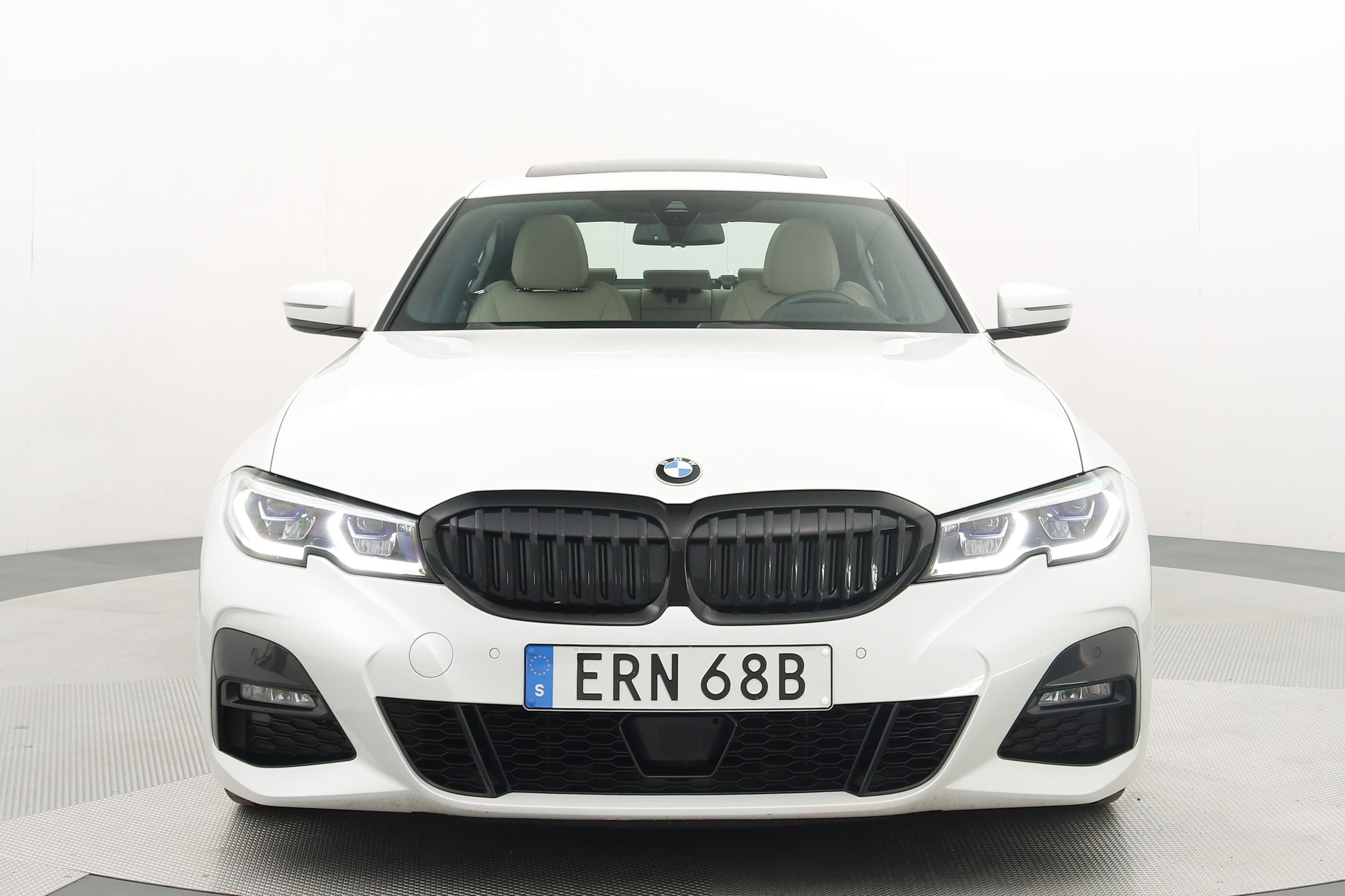 BMW 330e 