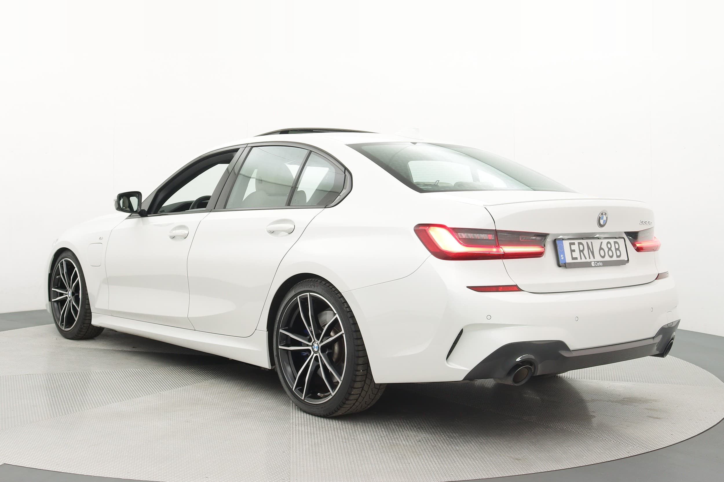 BMW 330e 