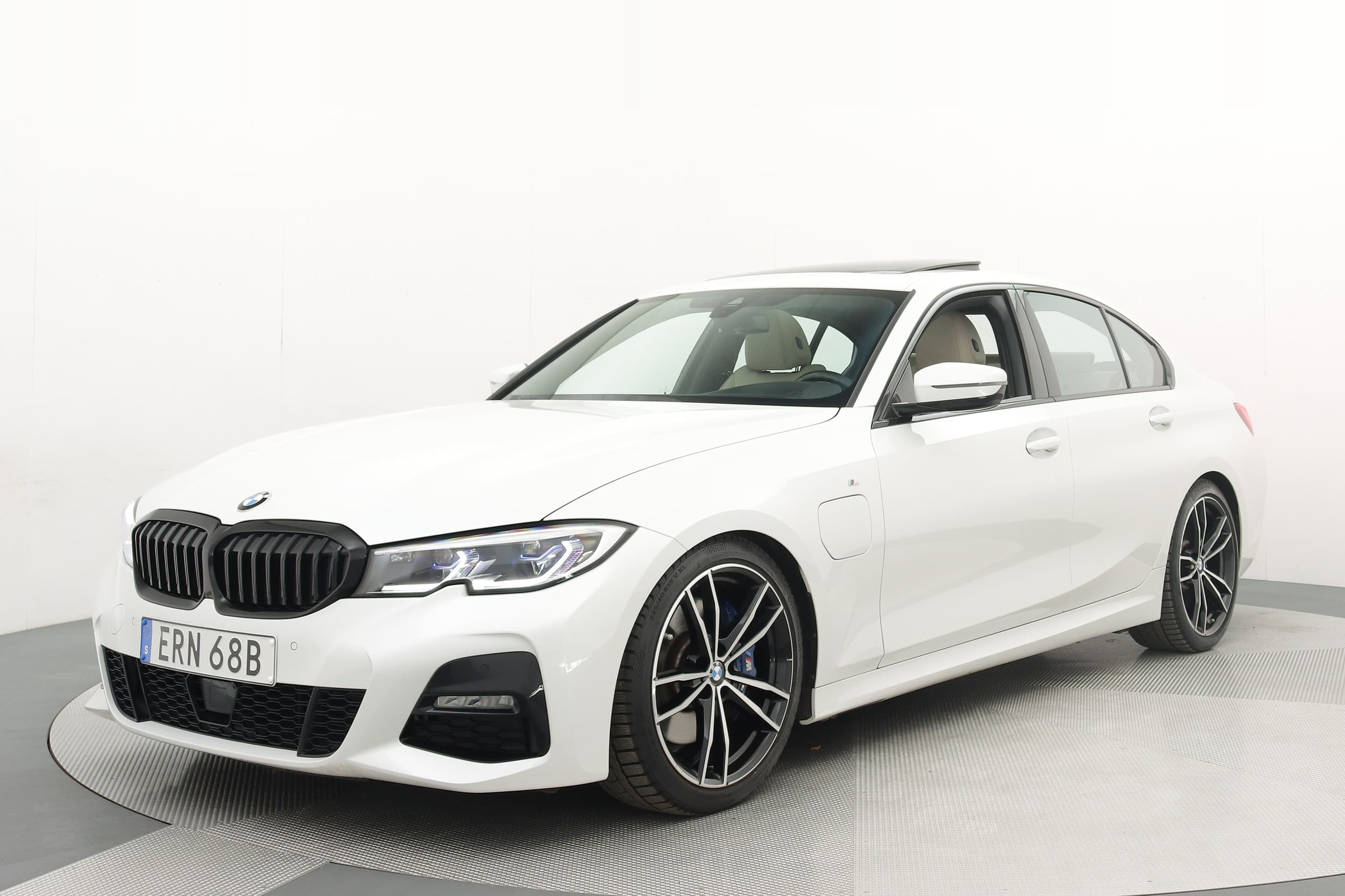 BMW 330e 