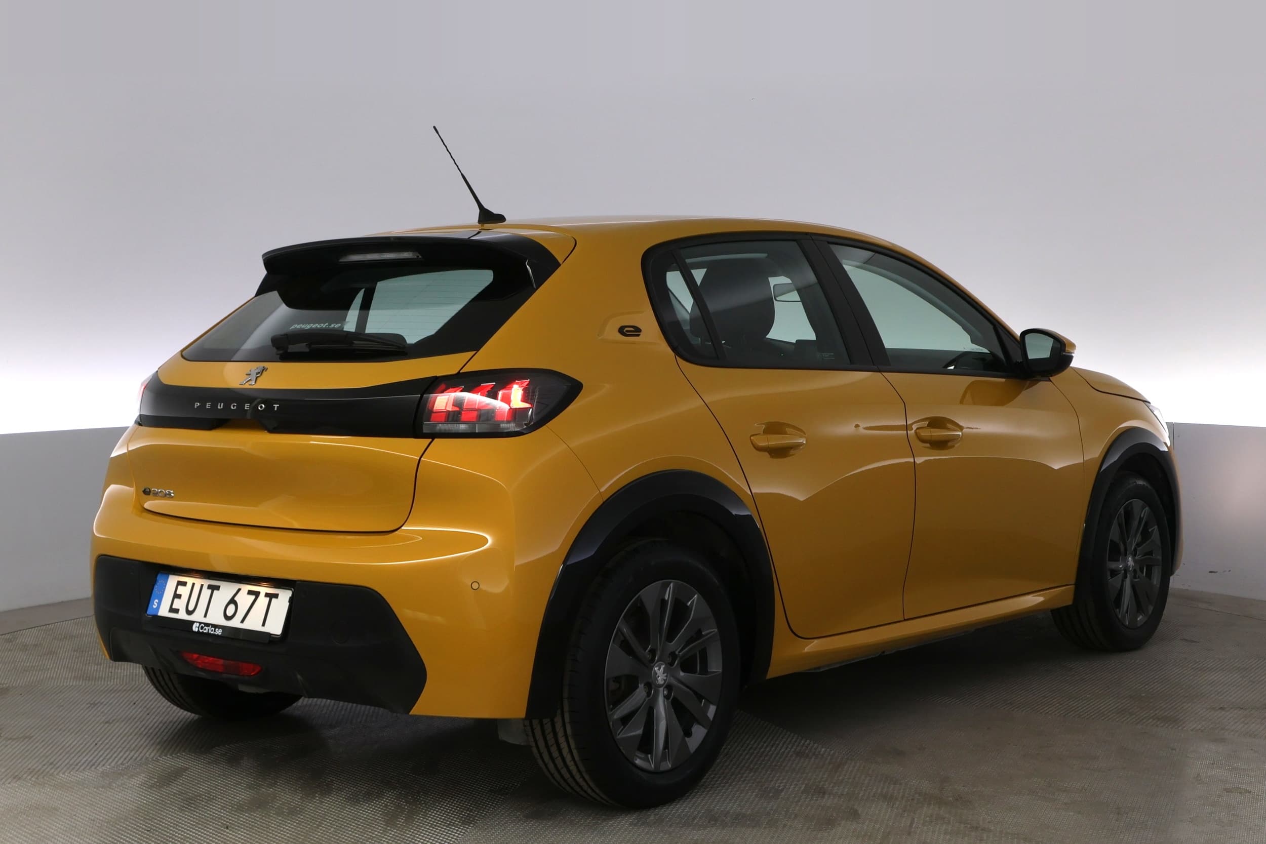 Peugeot e-208
