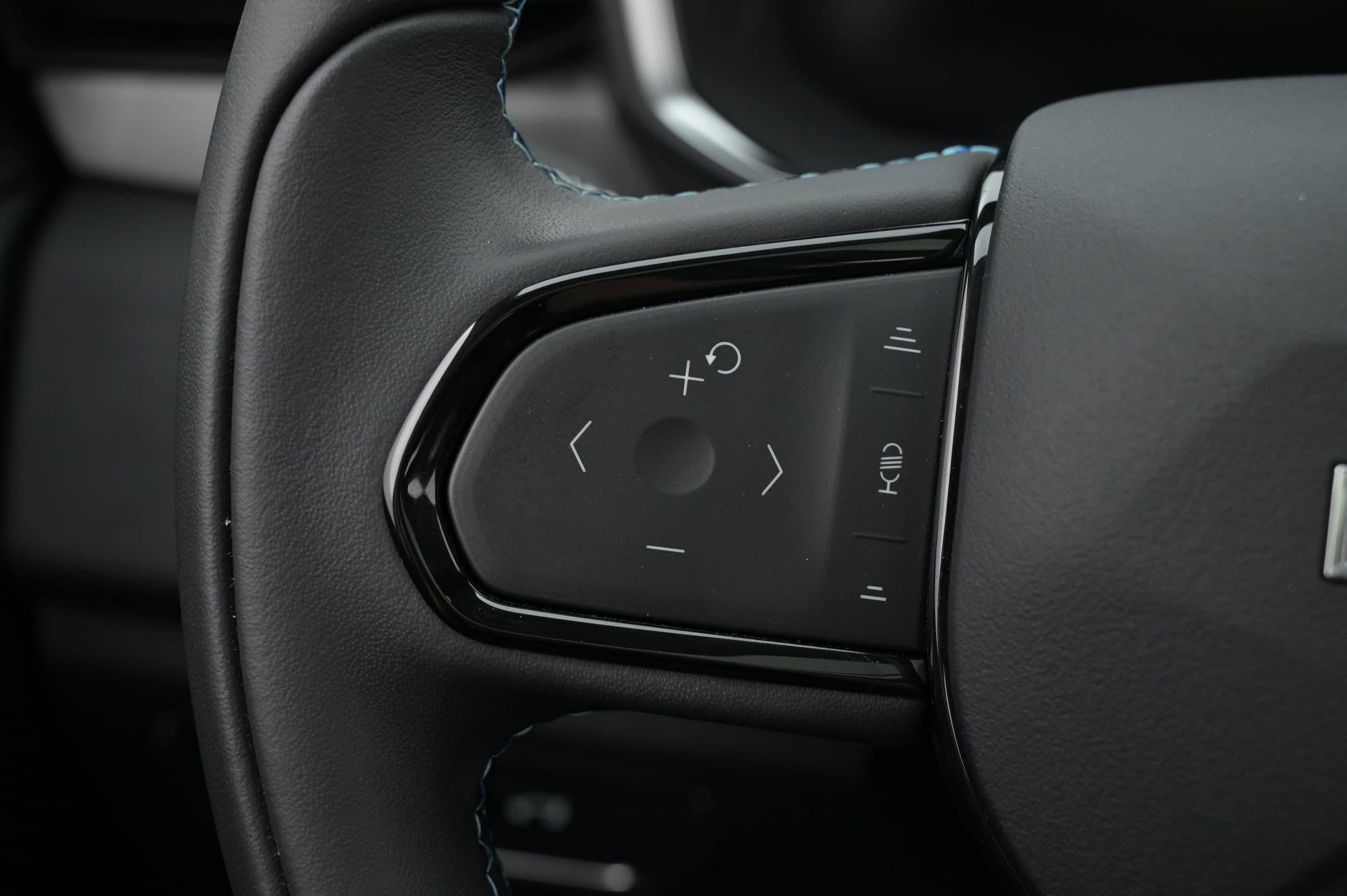 Multifunktionsratt med adaptiv farthållare