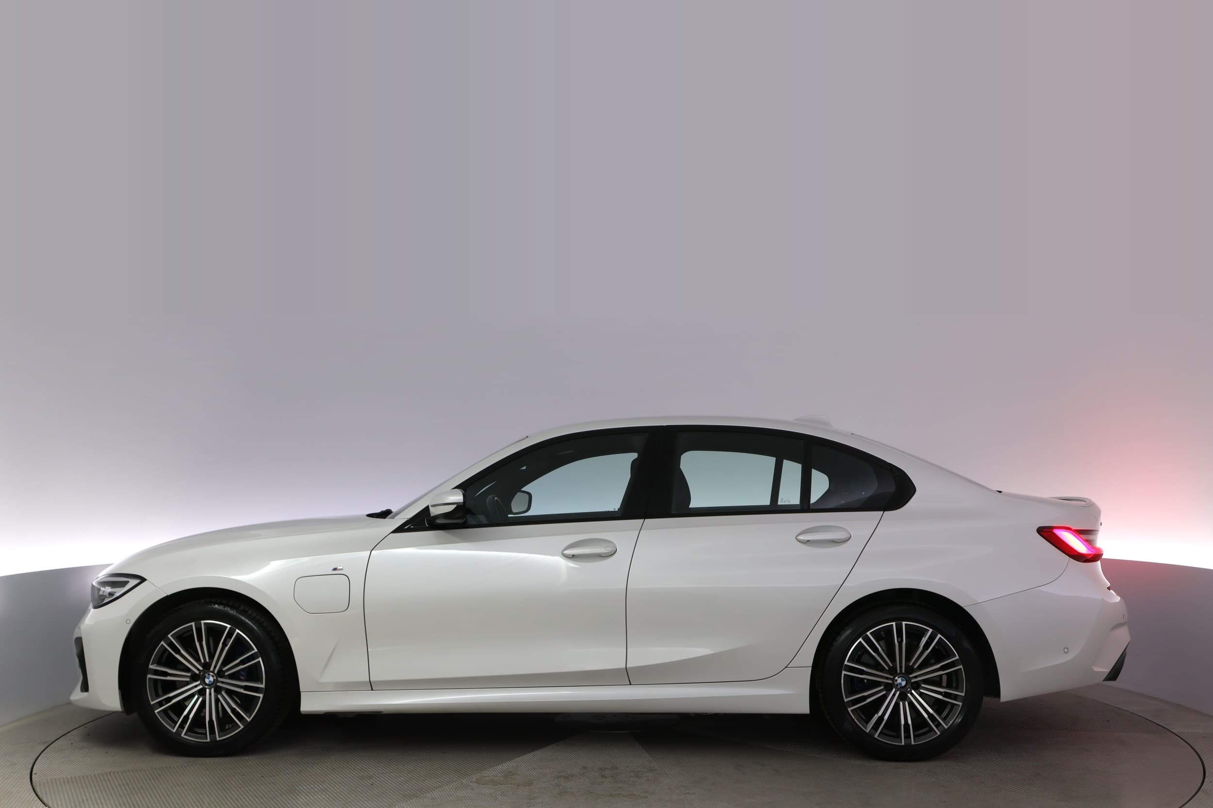 BMW 330e