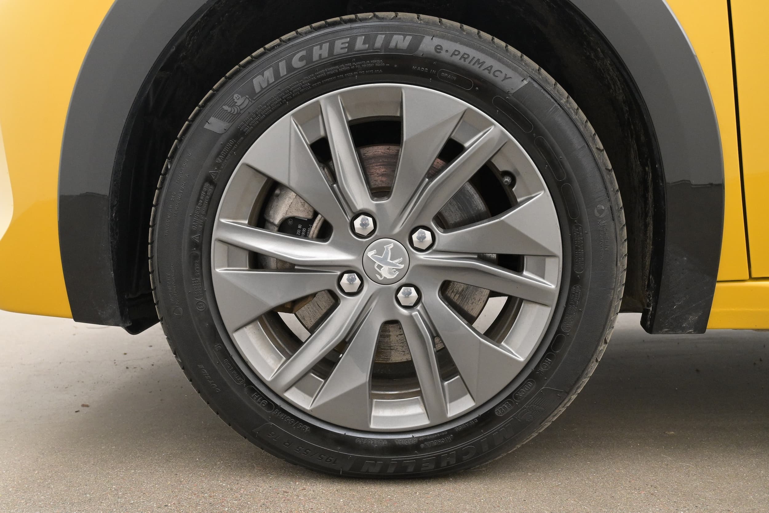 Peugeot e-208