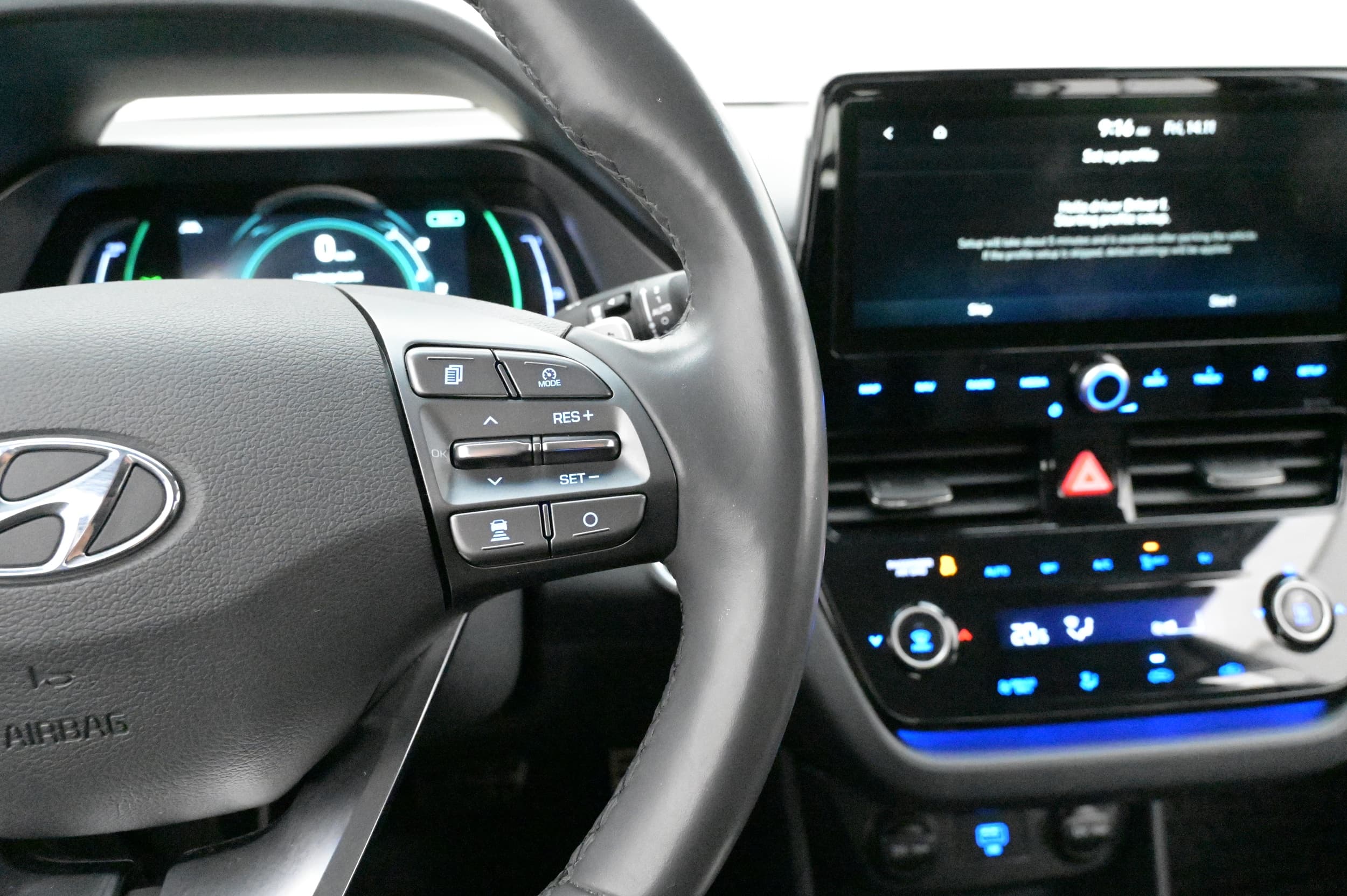 Multifunktionsratt med adaptiv farthållare