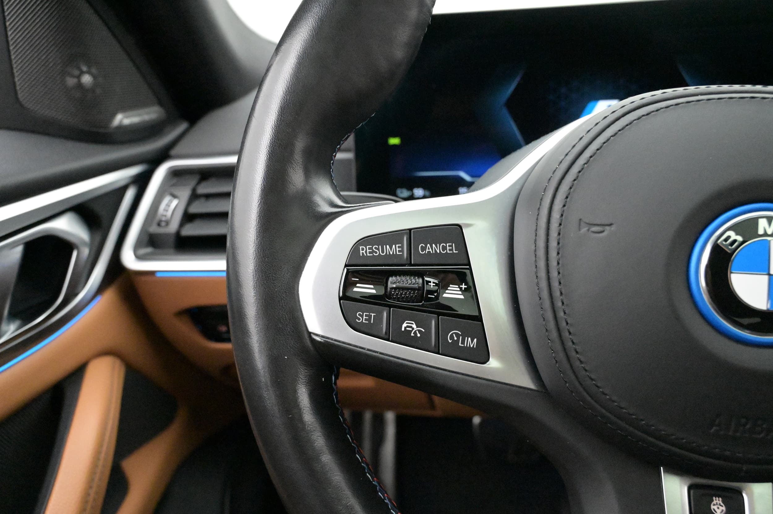 Adaptiv Farthållare med Stop & Go och Lane Assist (Driving Assistant)