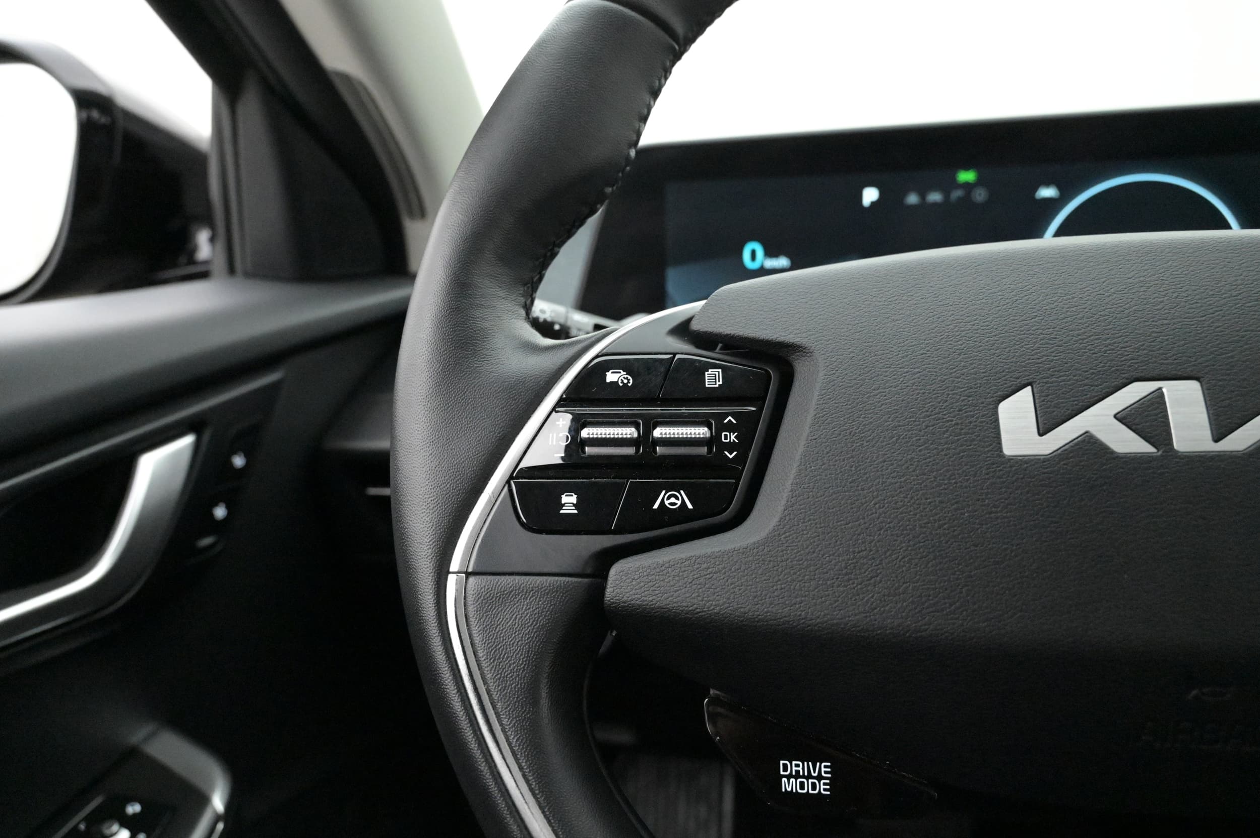 Multifunktionsratt med adaptiv farthållare