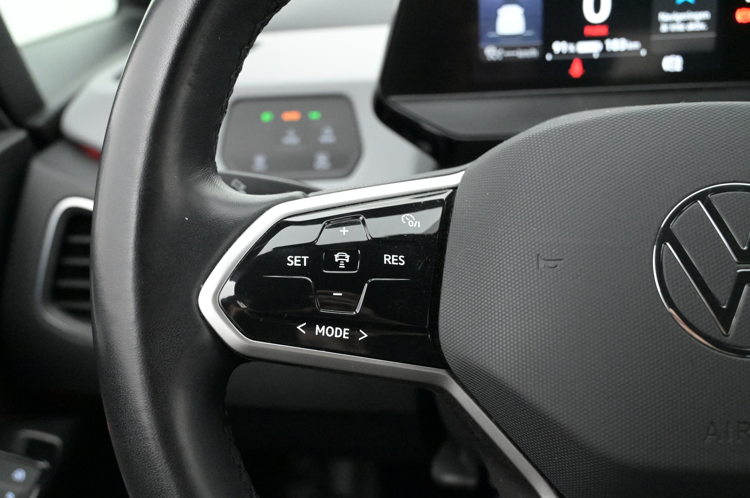 Multifunktionsratt med adaptiv farthållare