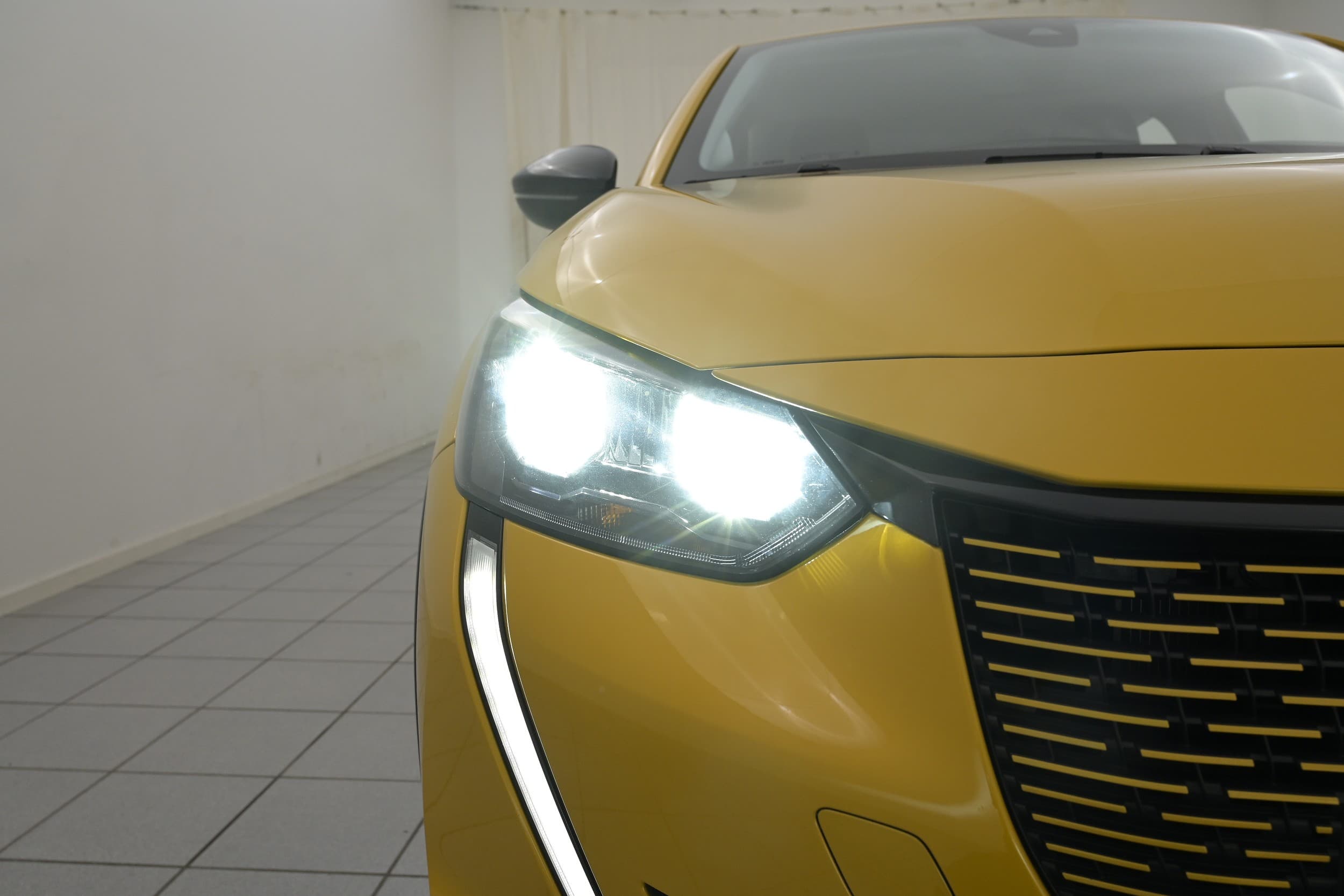 Peugeot e-208