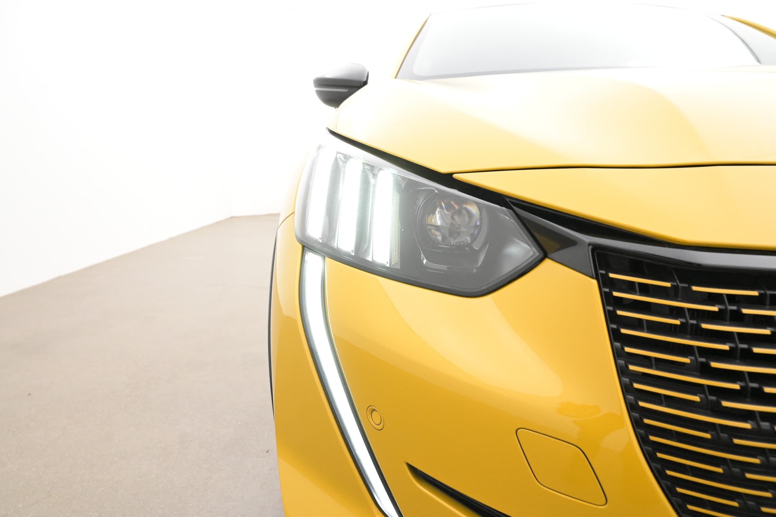 Peugeot e-208