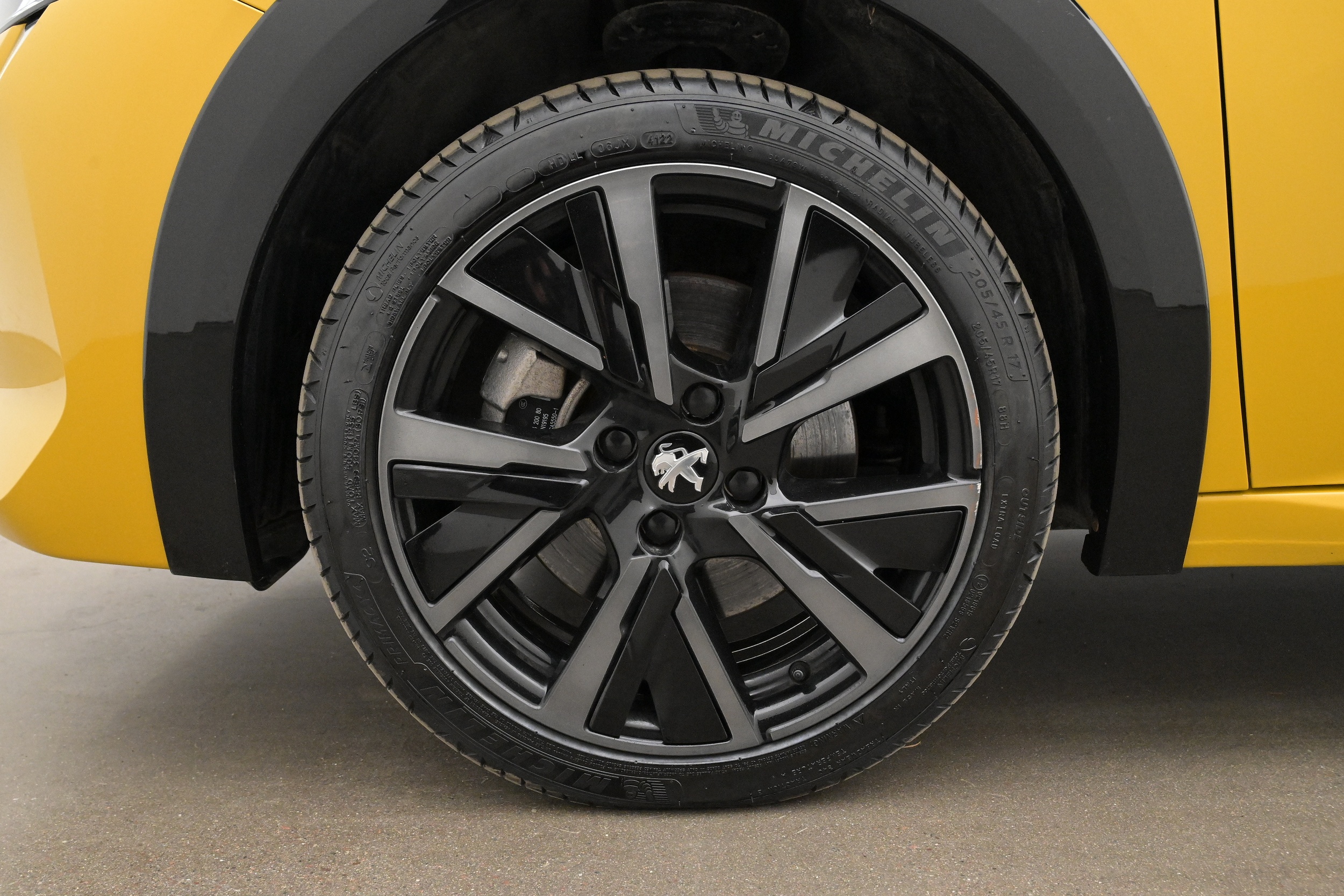 Peugeot e-208