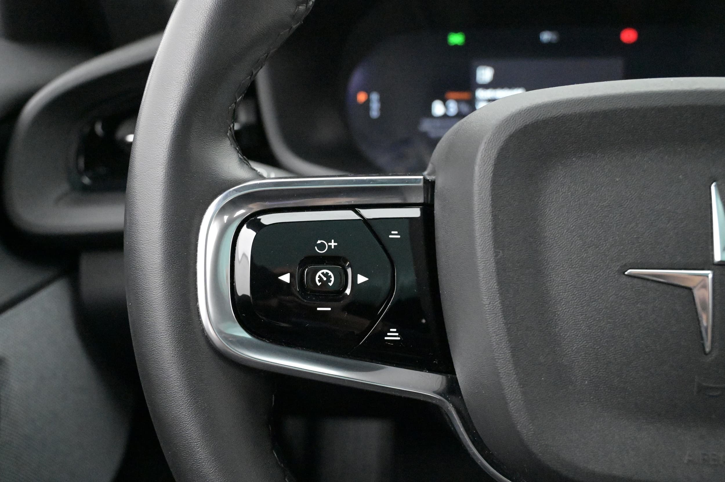 Multifunktionsratt med adaptiv farthållare