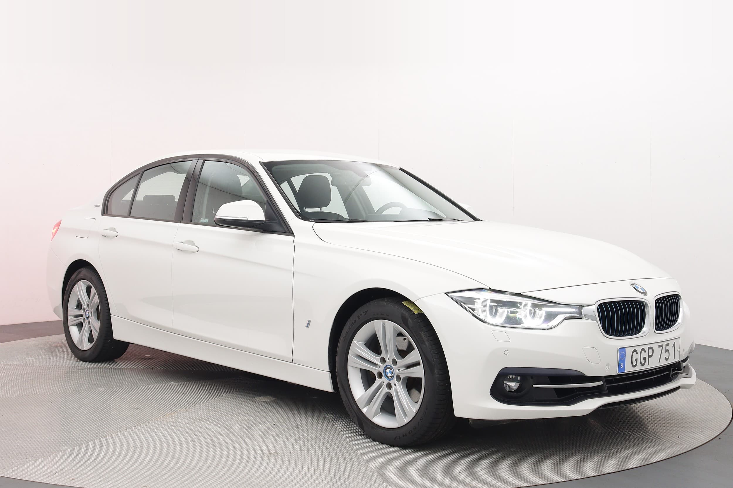 BMW 330e