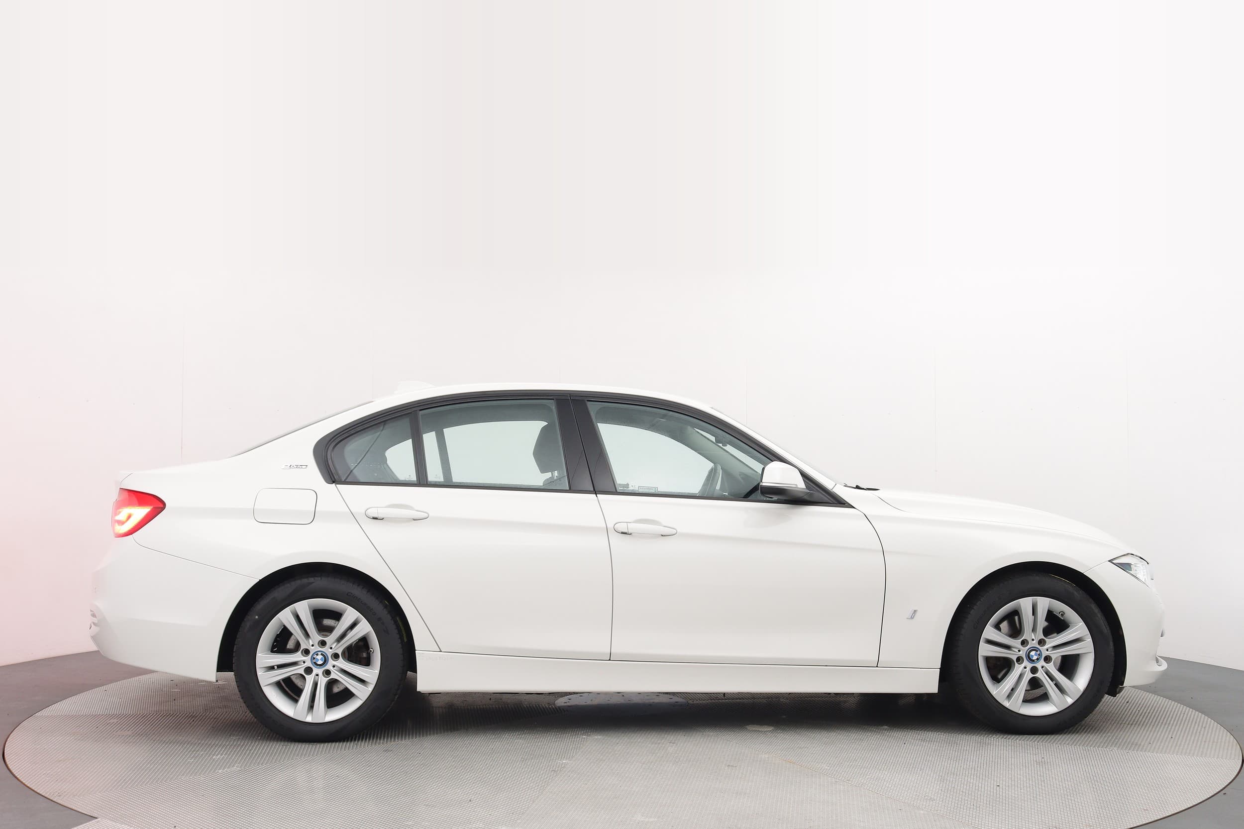 BMW 330e