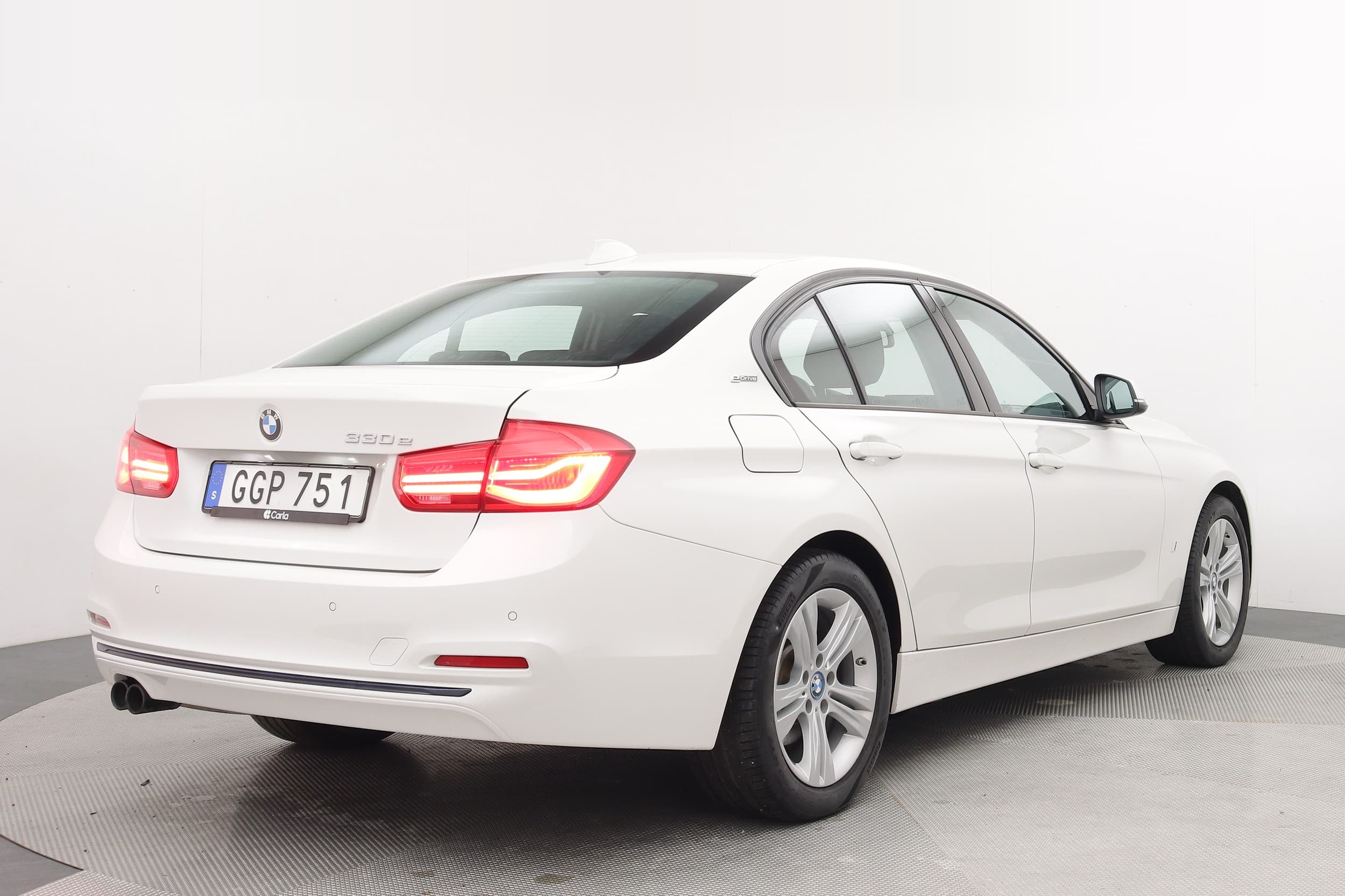 BMW 330e