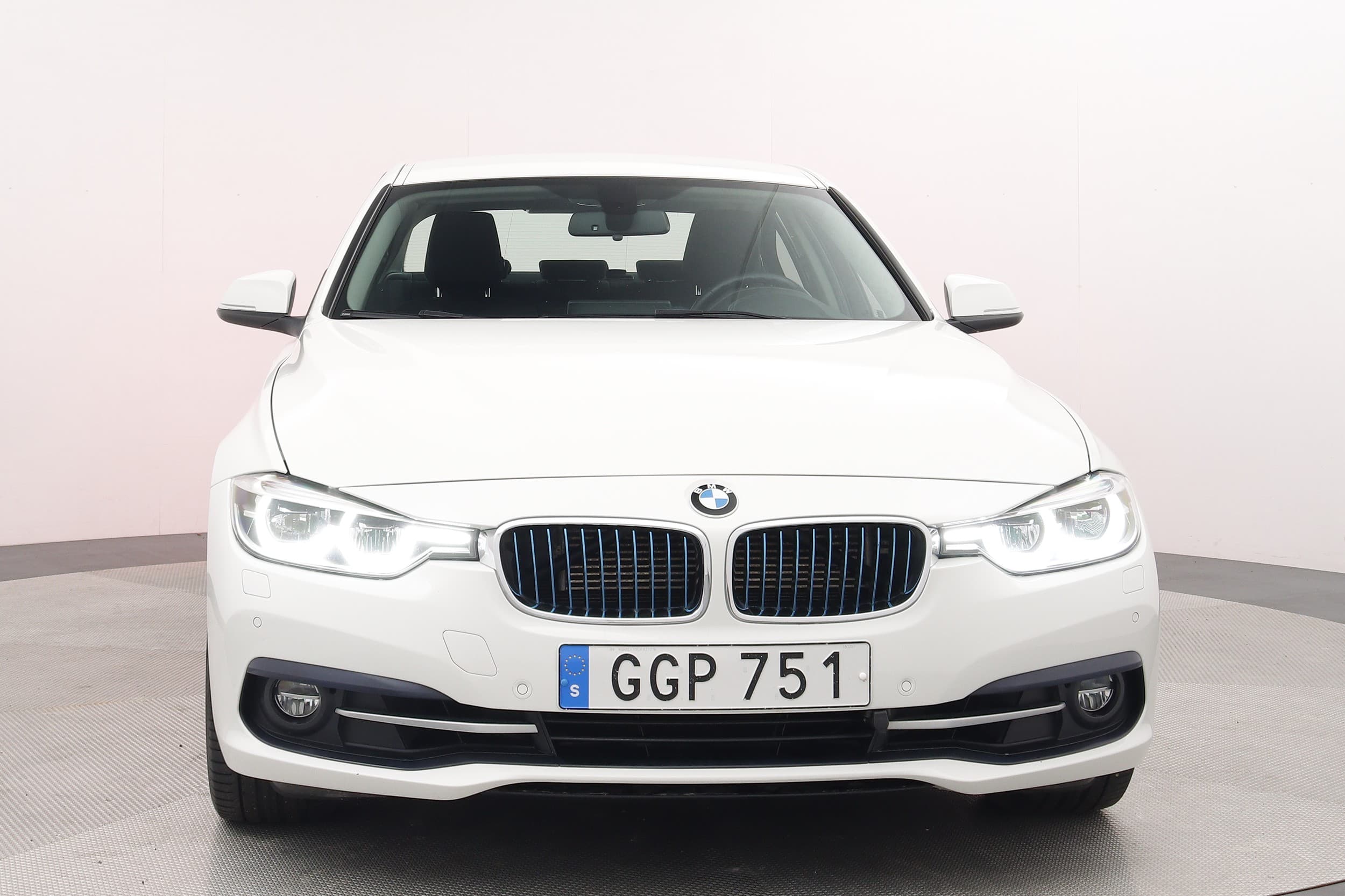 BMW 330e