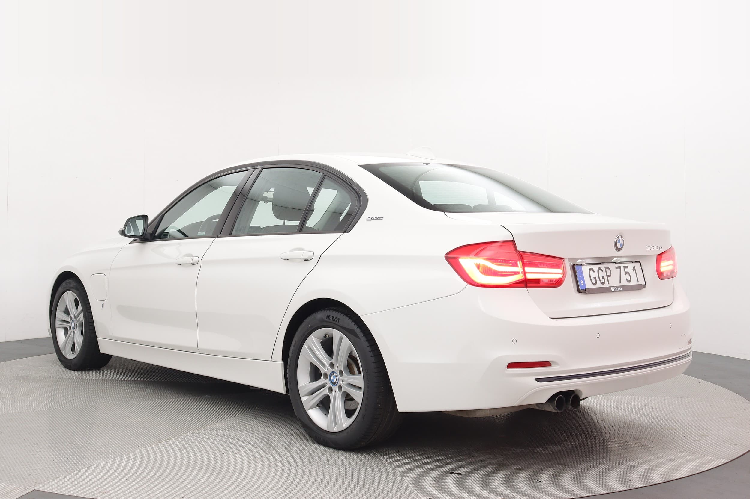 BMW 330e
