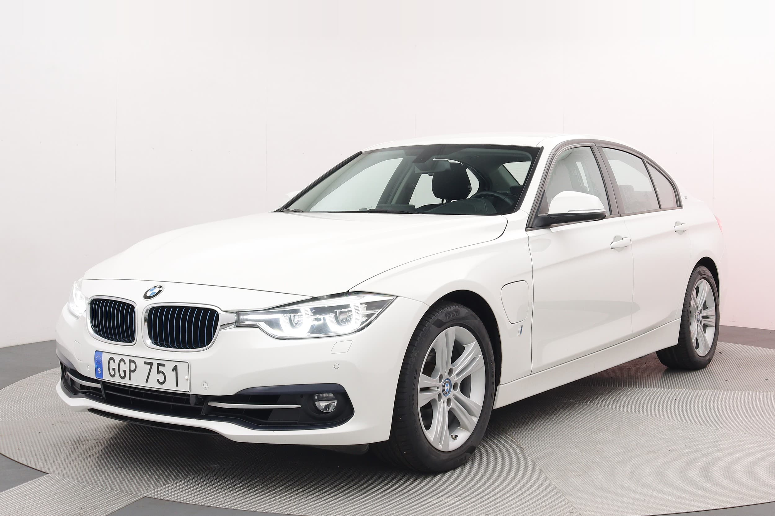 BMW 330e