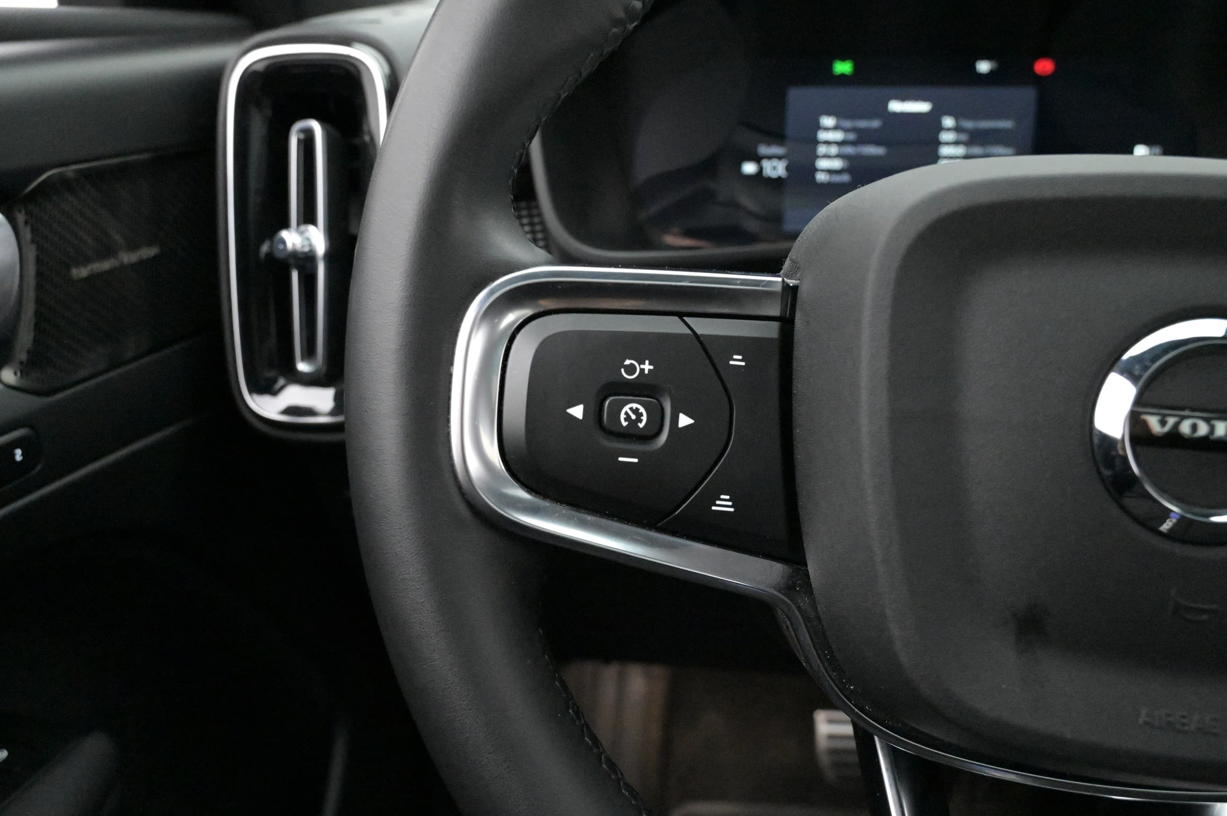 Multifunktionsratt med adaptiv farthållare