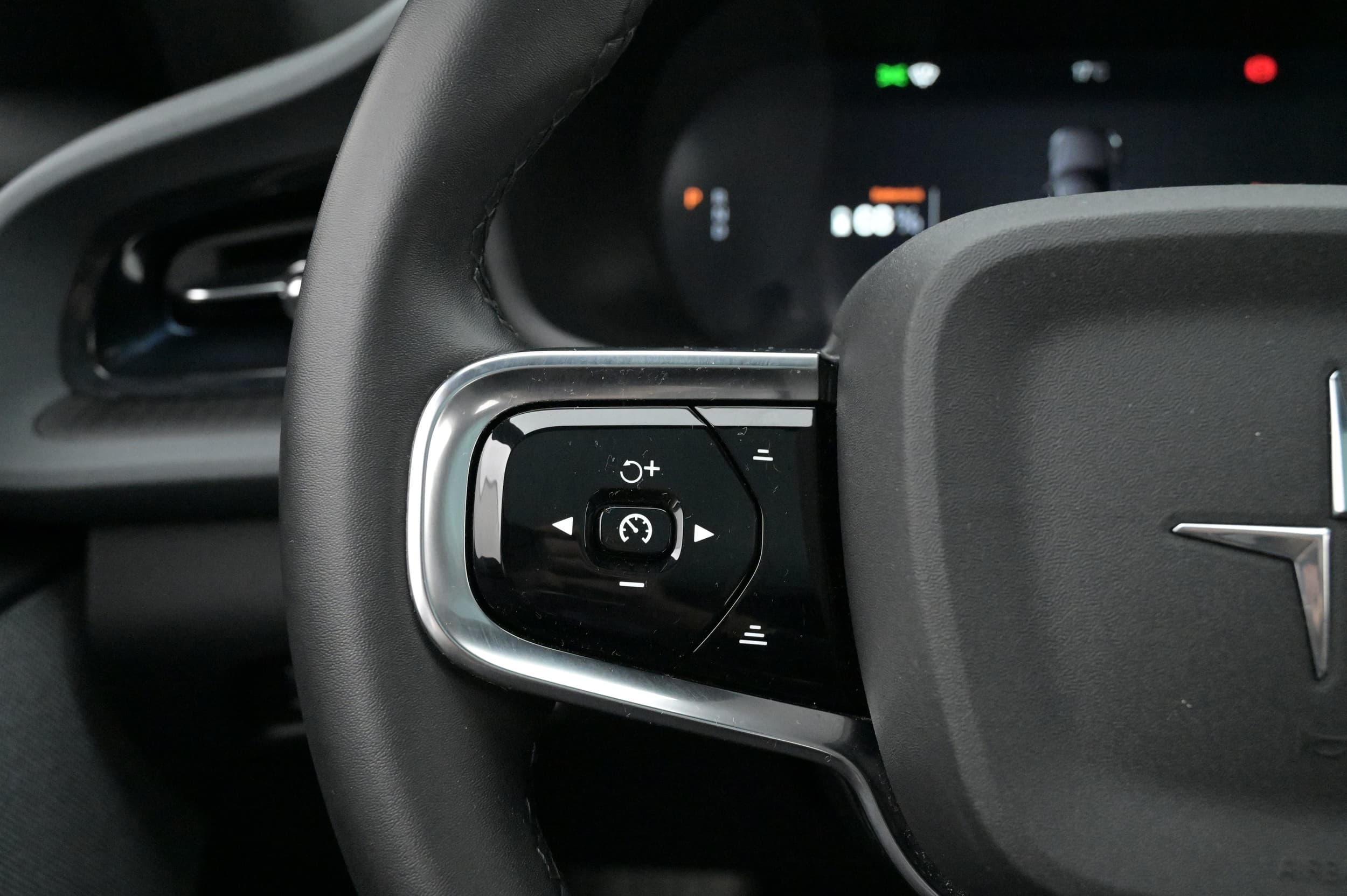 Multifunktionsratt med adaptiv farthållare