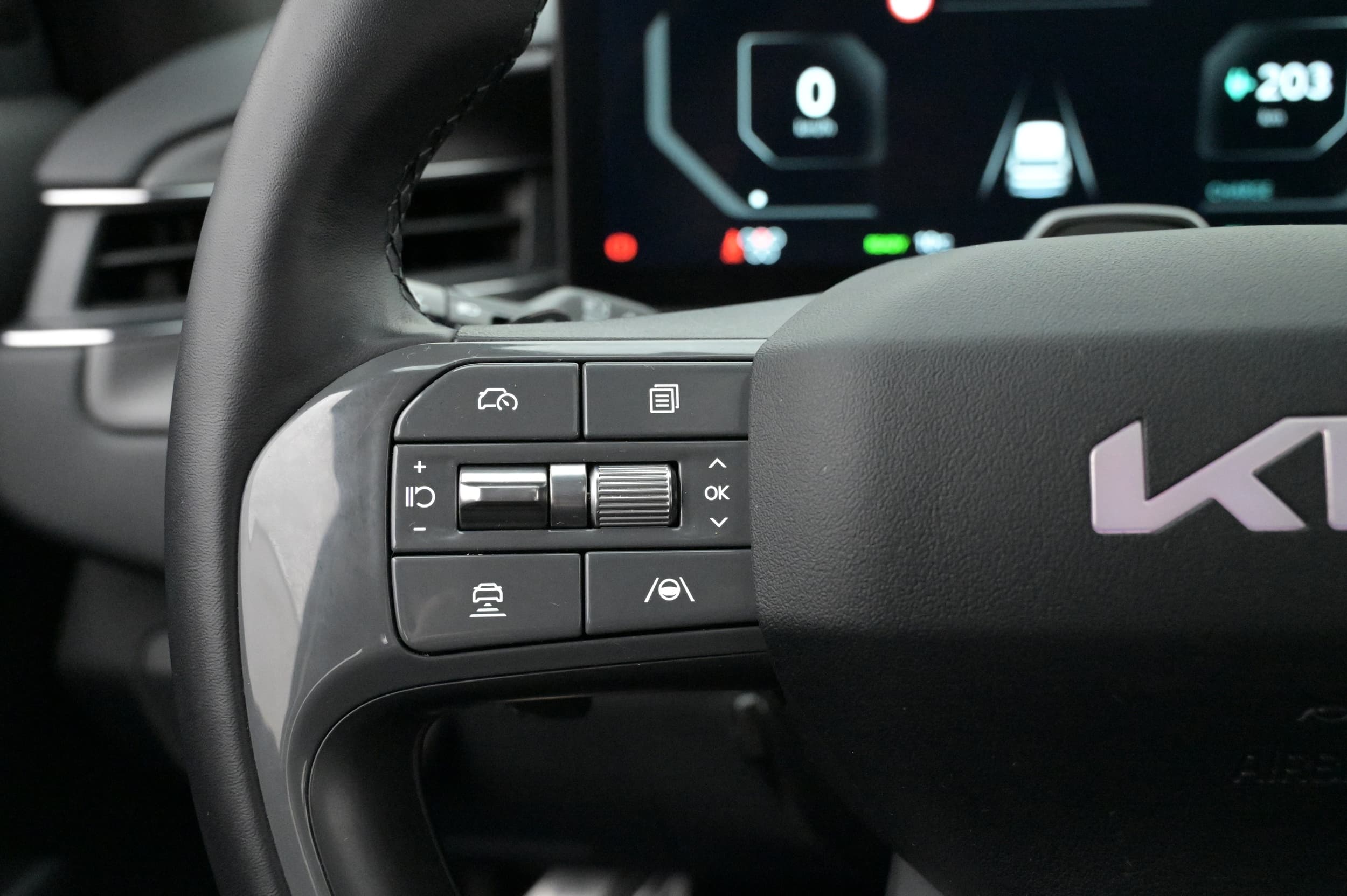 Multifunktionsratt med adaptiv farthållare