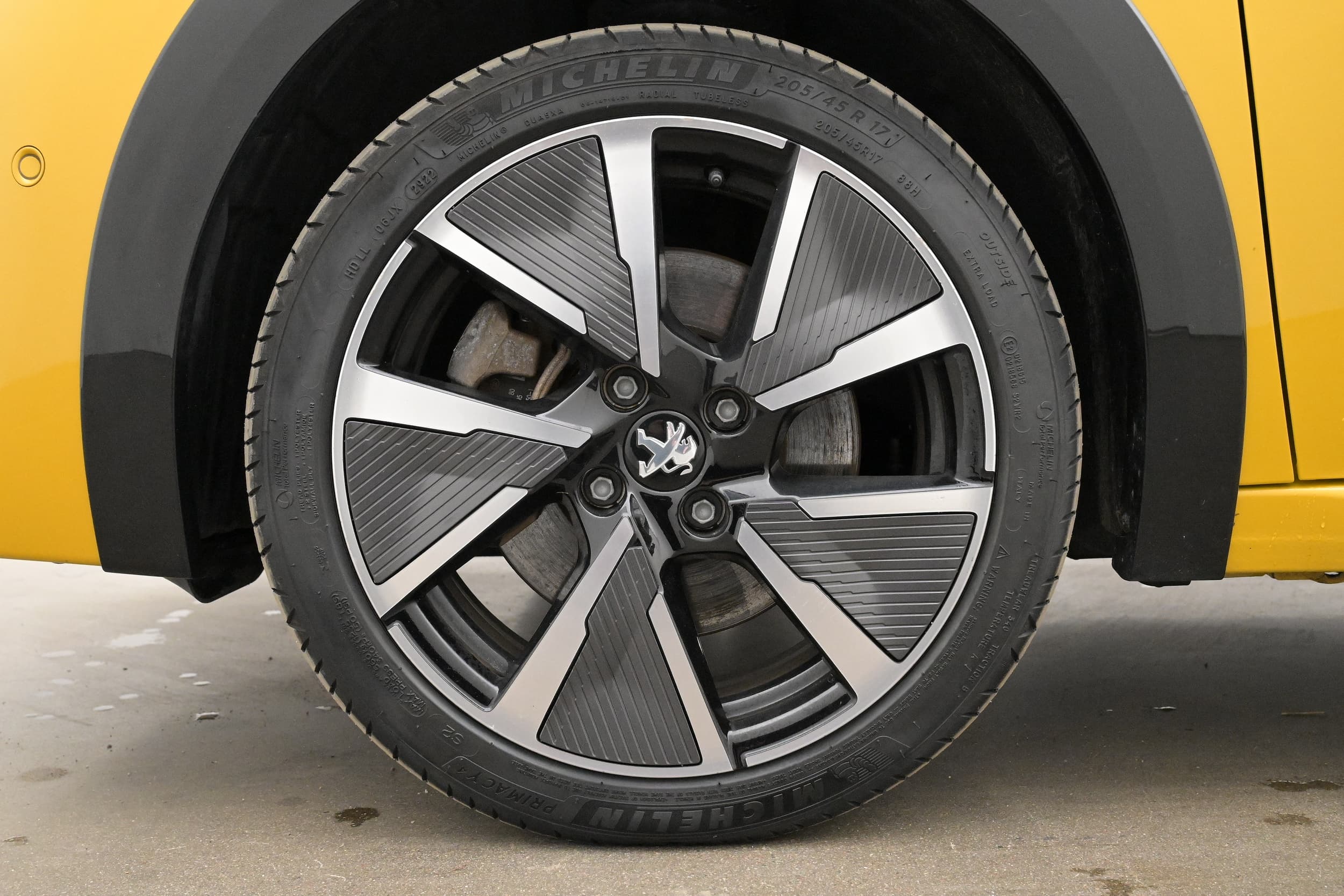 Peugeot e-208