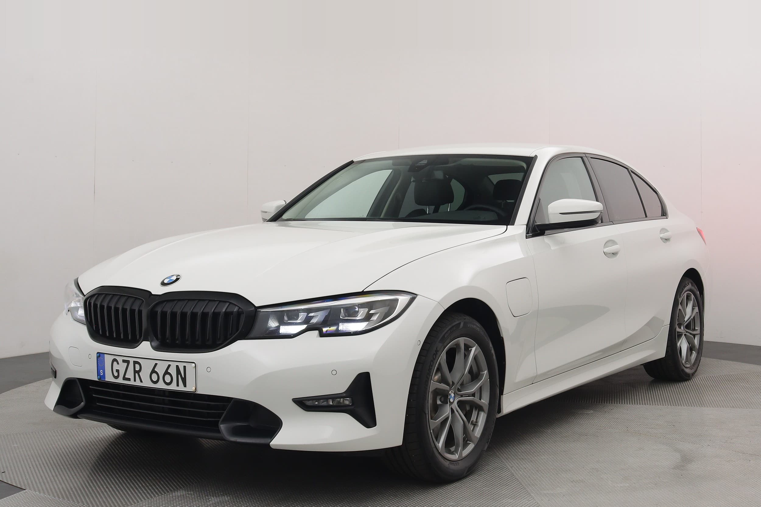 BMW 330e