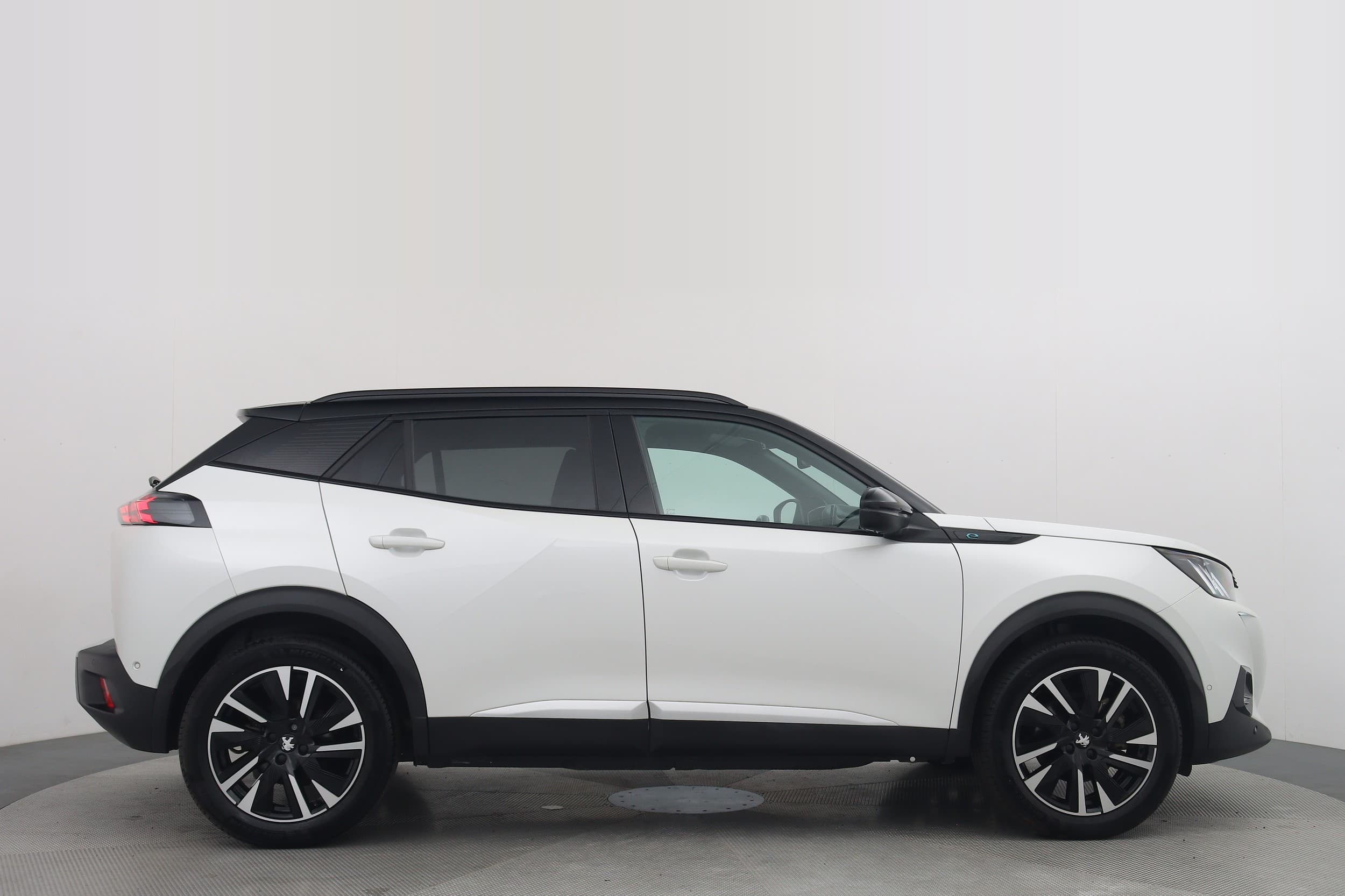 Peugeot e-2008