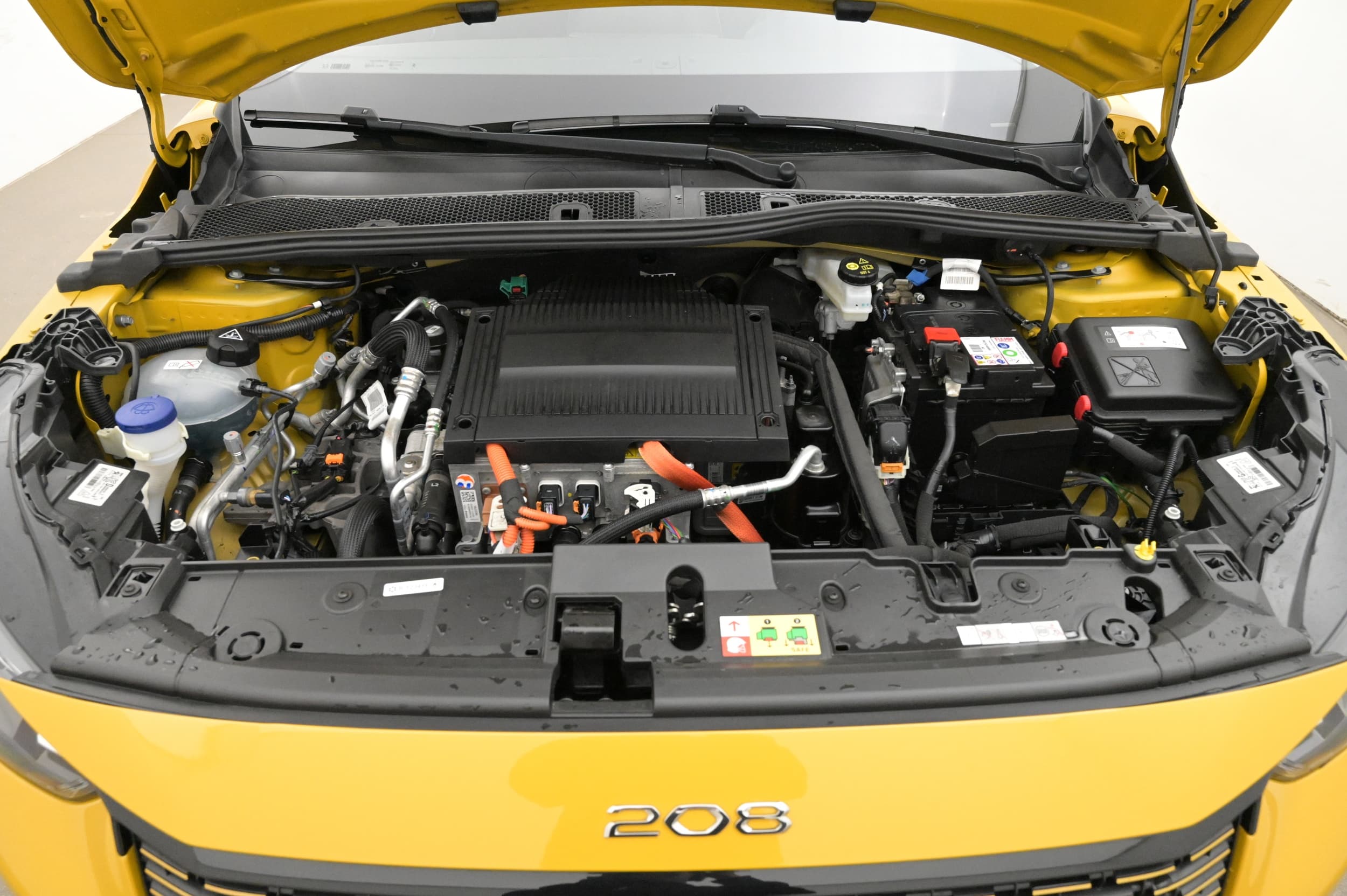 Peugeot e-208