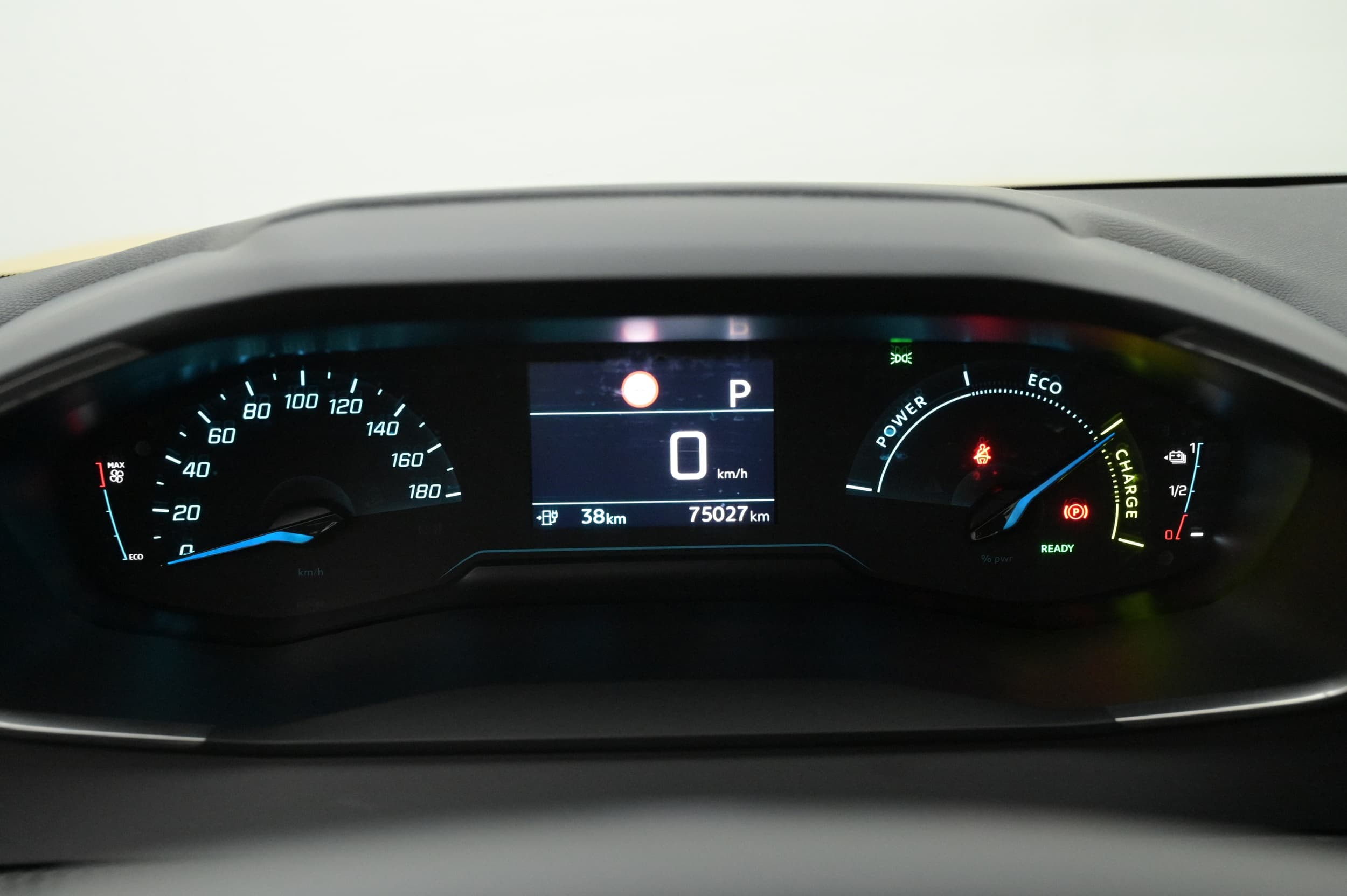 Peugeot e-208