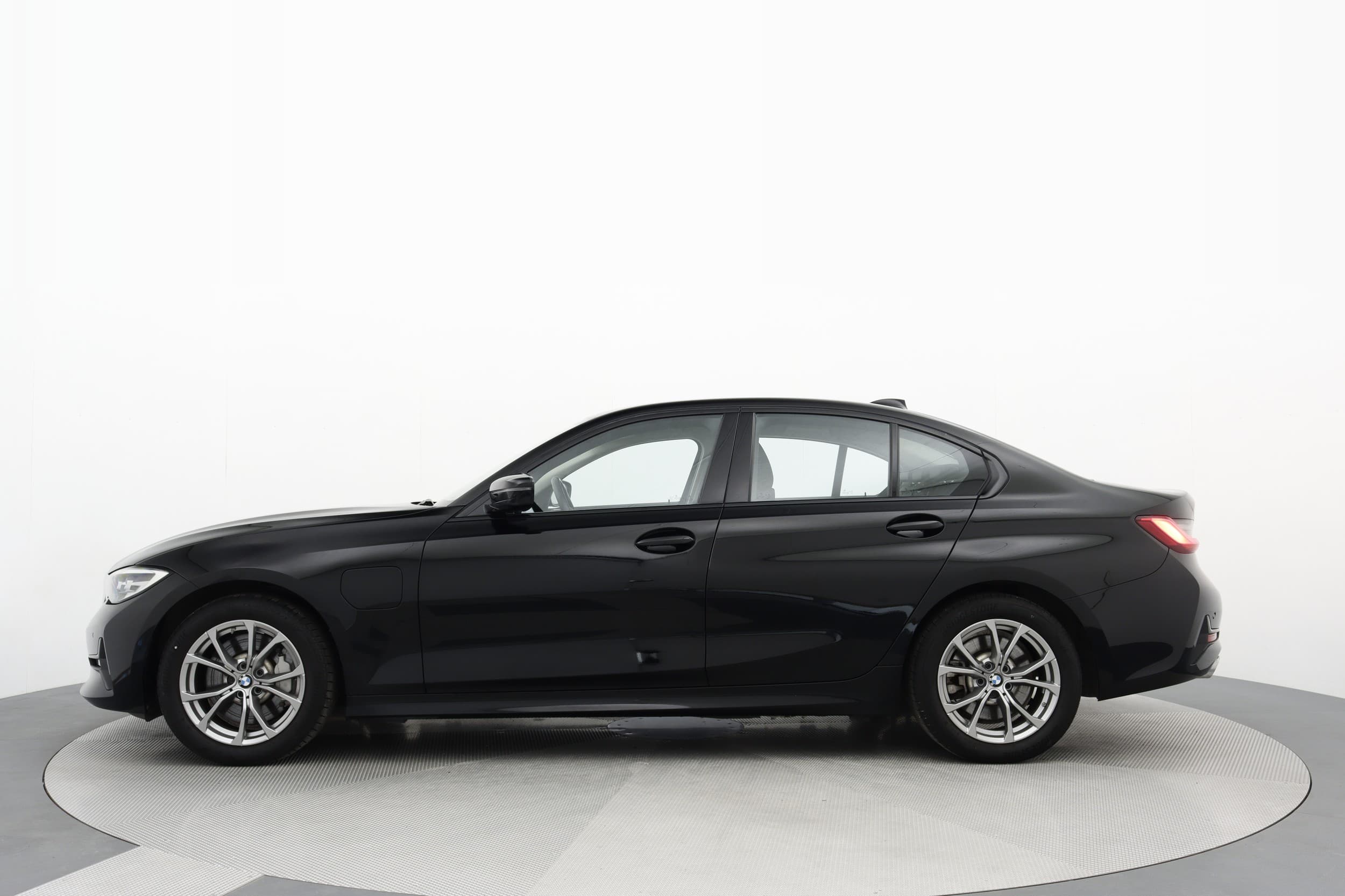 BMW 330e