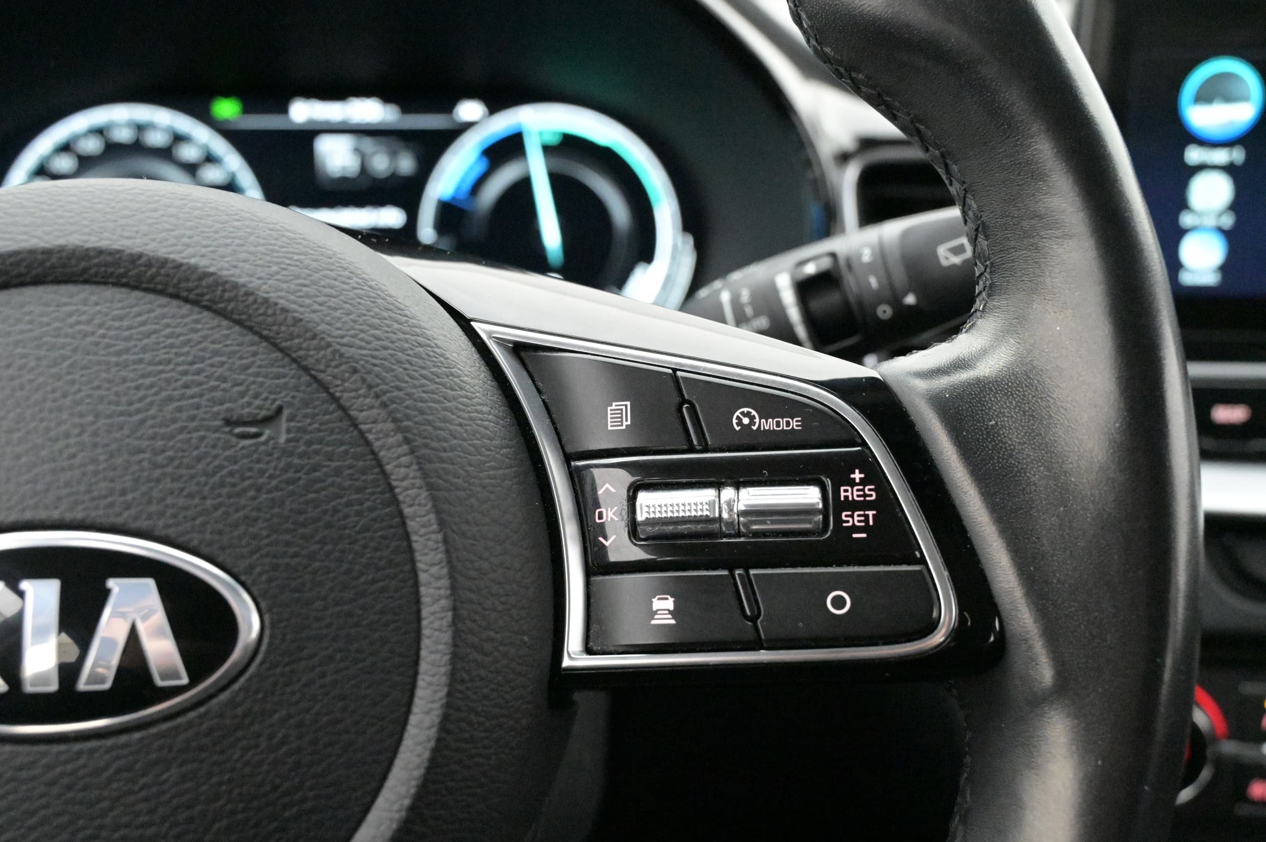 Multifunktionsratt med adaptiv farthållare