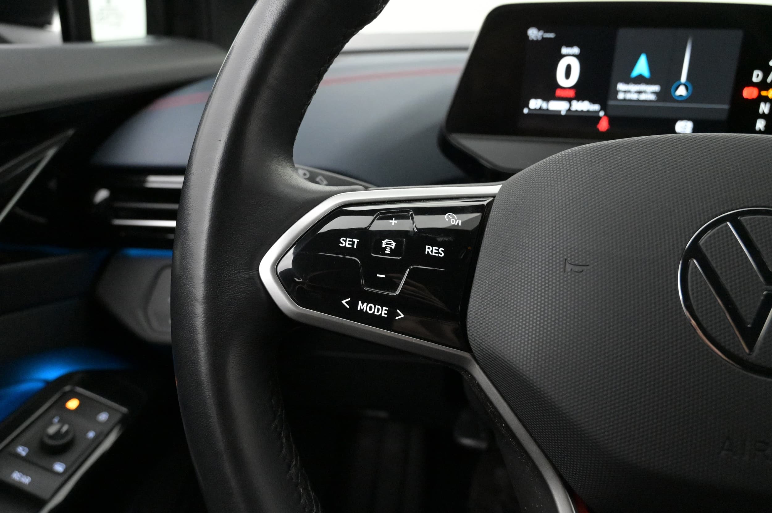 Multifunktionsratt med adaptiv farthållare