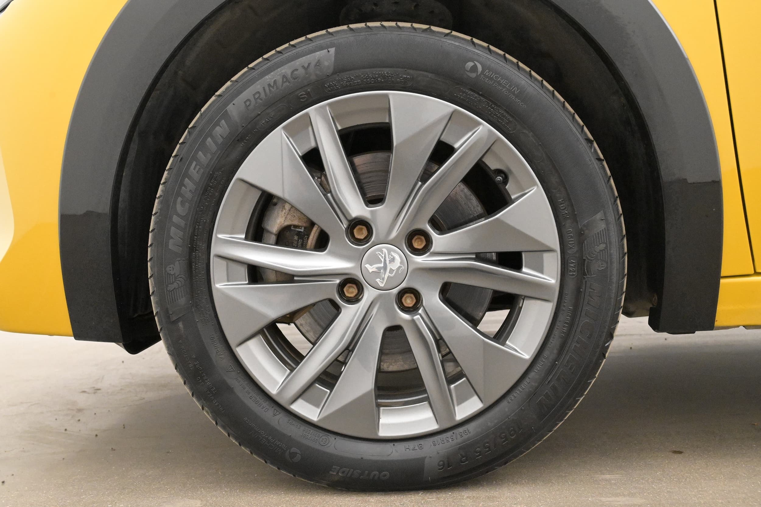 Peugeot e-208