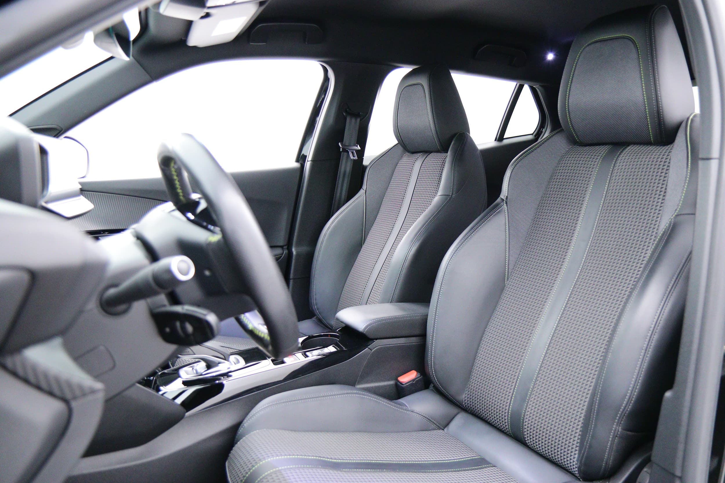 Peugeot e-2008