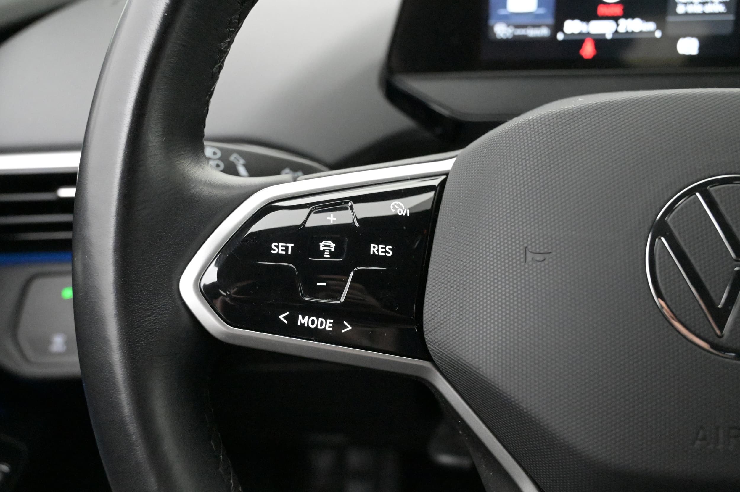 Multifunktionsratt med adaptiv farthållare