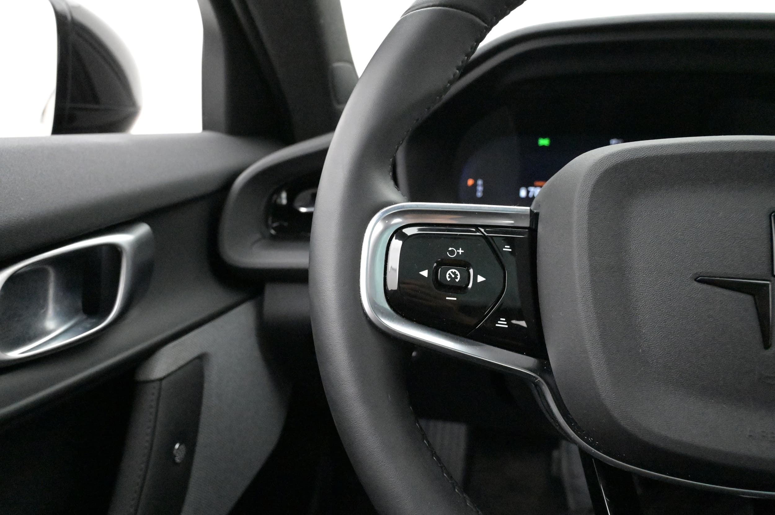 Multifunktionsratt med adaptiv farthållare