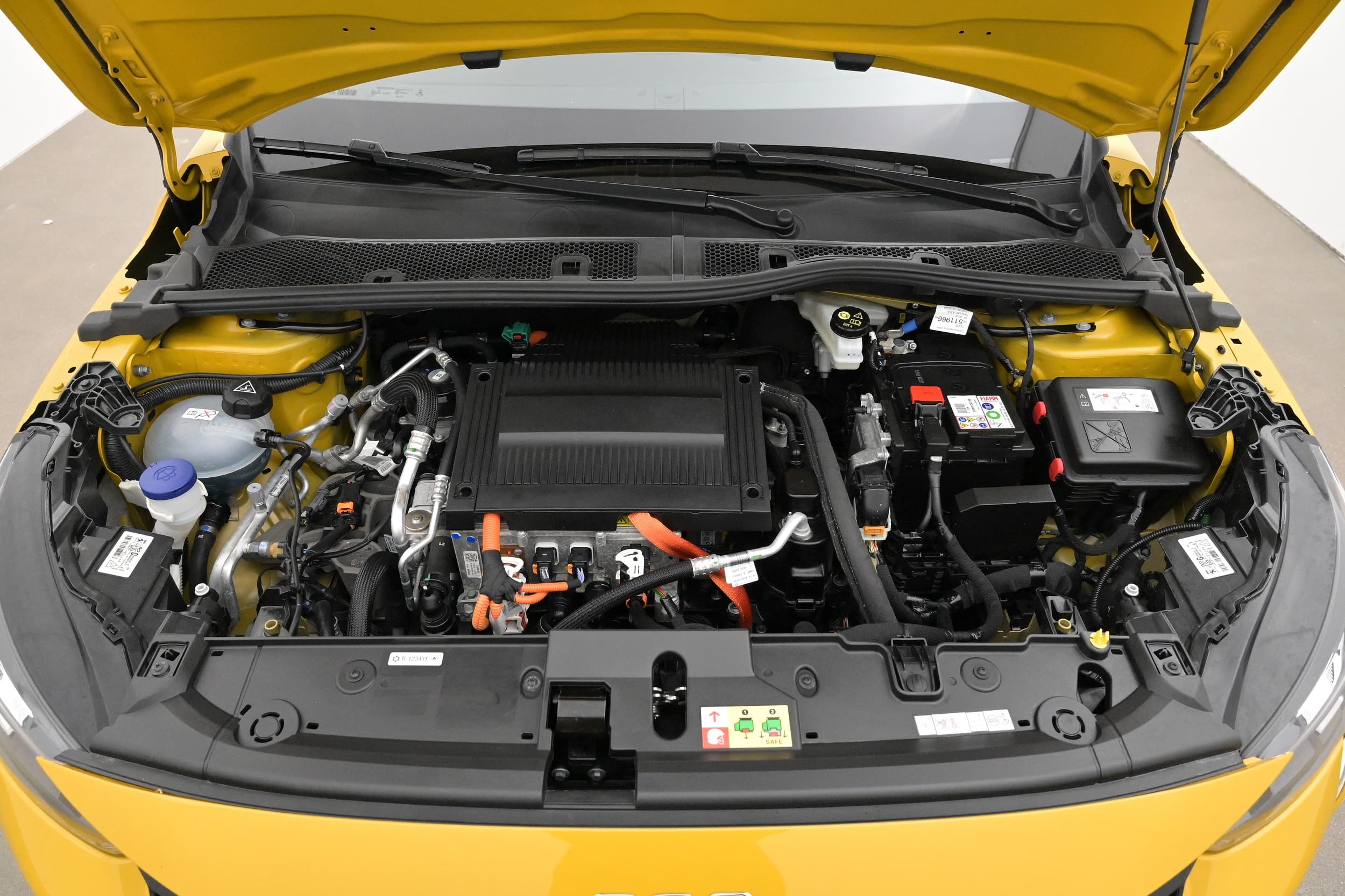 Peugeot e-208