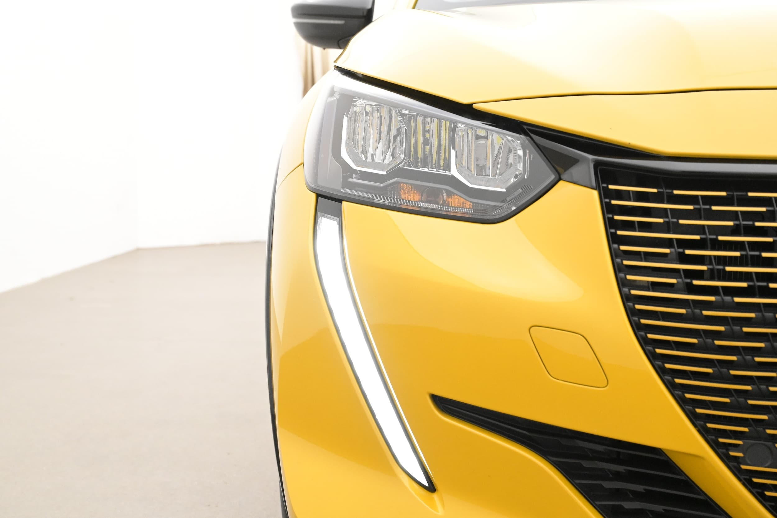 Peugeot e-208