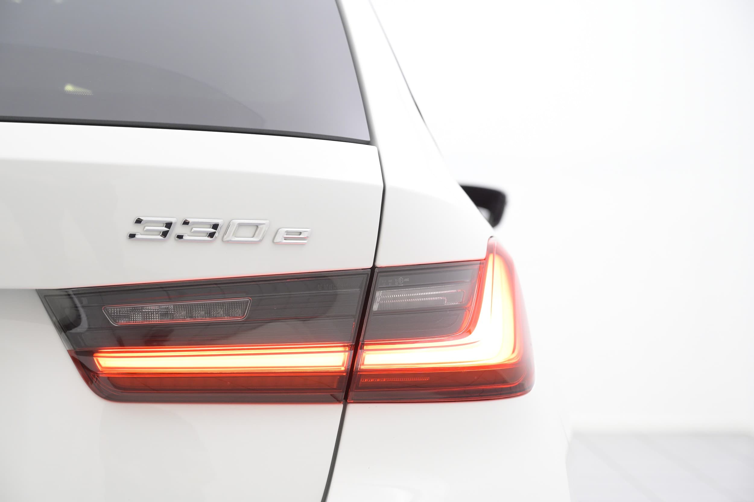 BMW 330e 