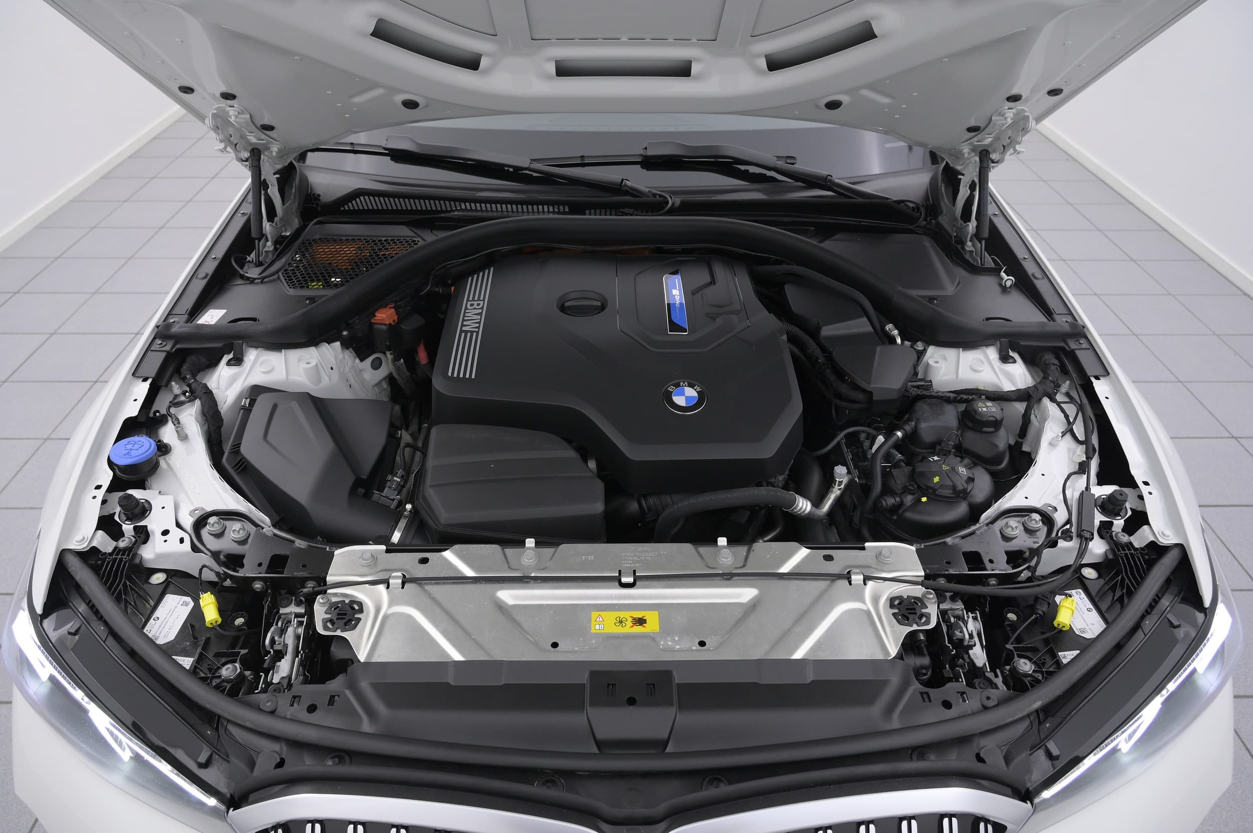 BMW 330e 