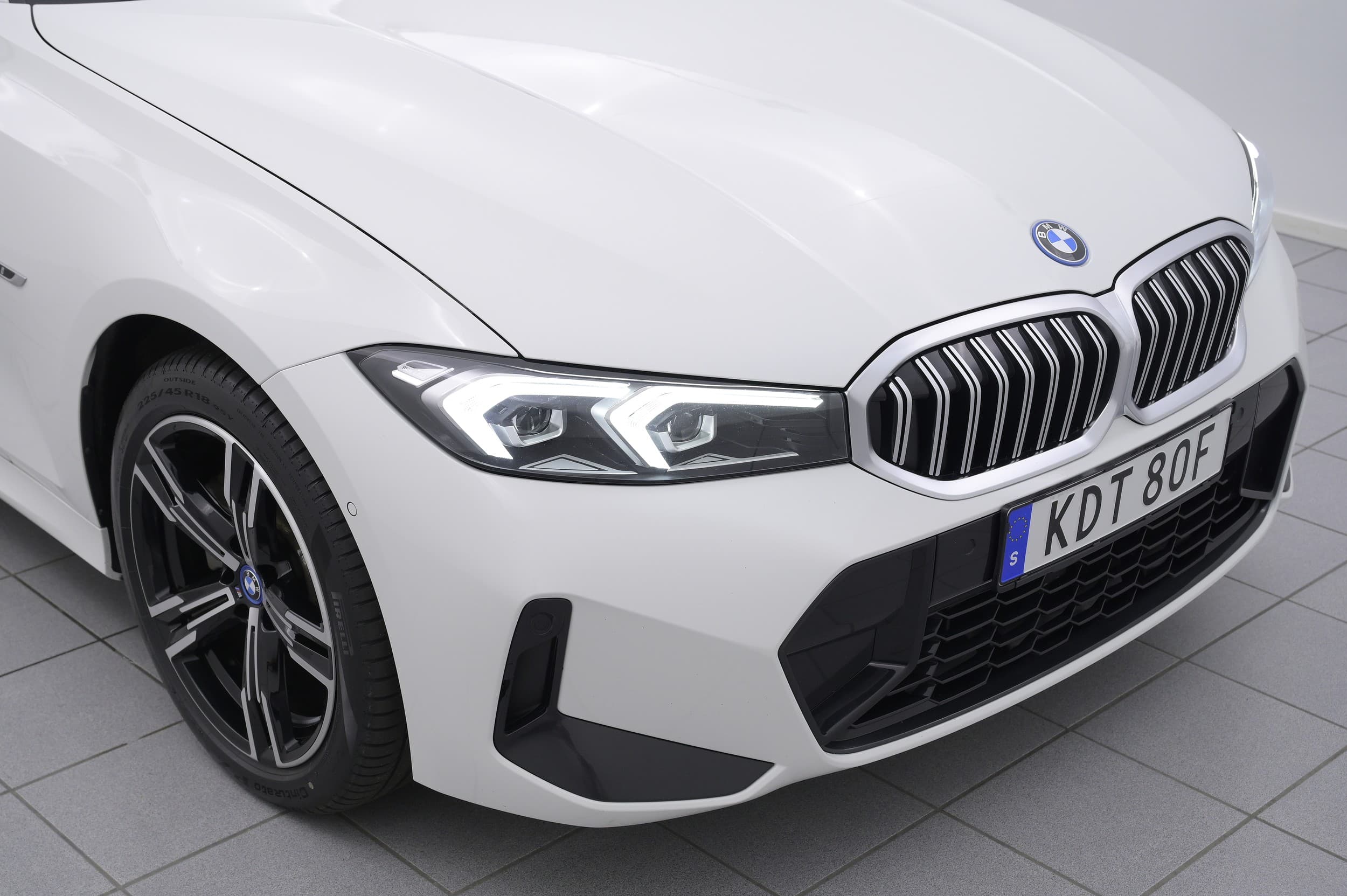 BMW 330e 
