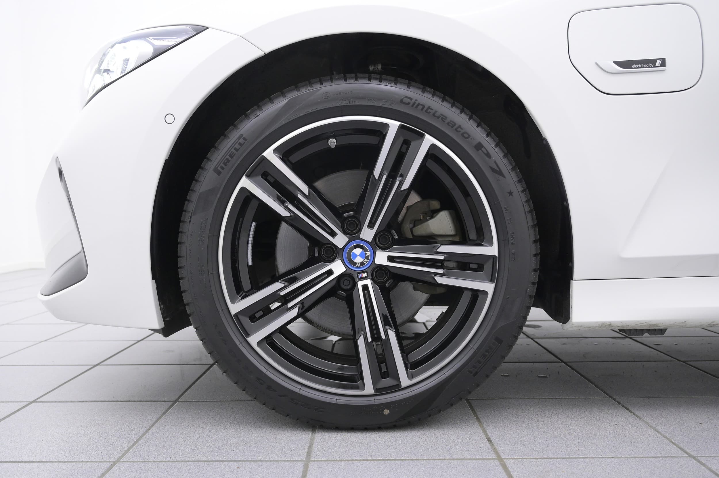 BMW 330e 